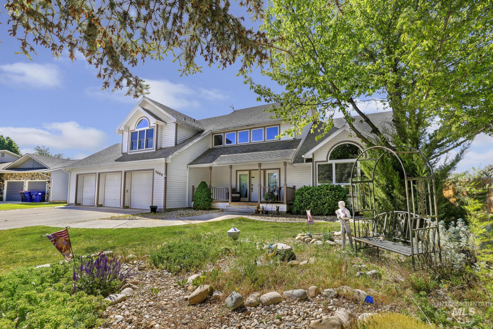 1259 Candleridge Cir, Twin Falls, Idaho 83301-8310, 5 Bedrooms, 3.5 Bathrooms, Residential For Sale, Price $559,900,MLS 98986421