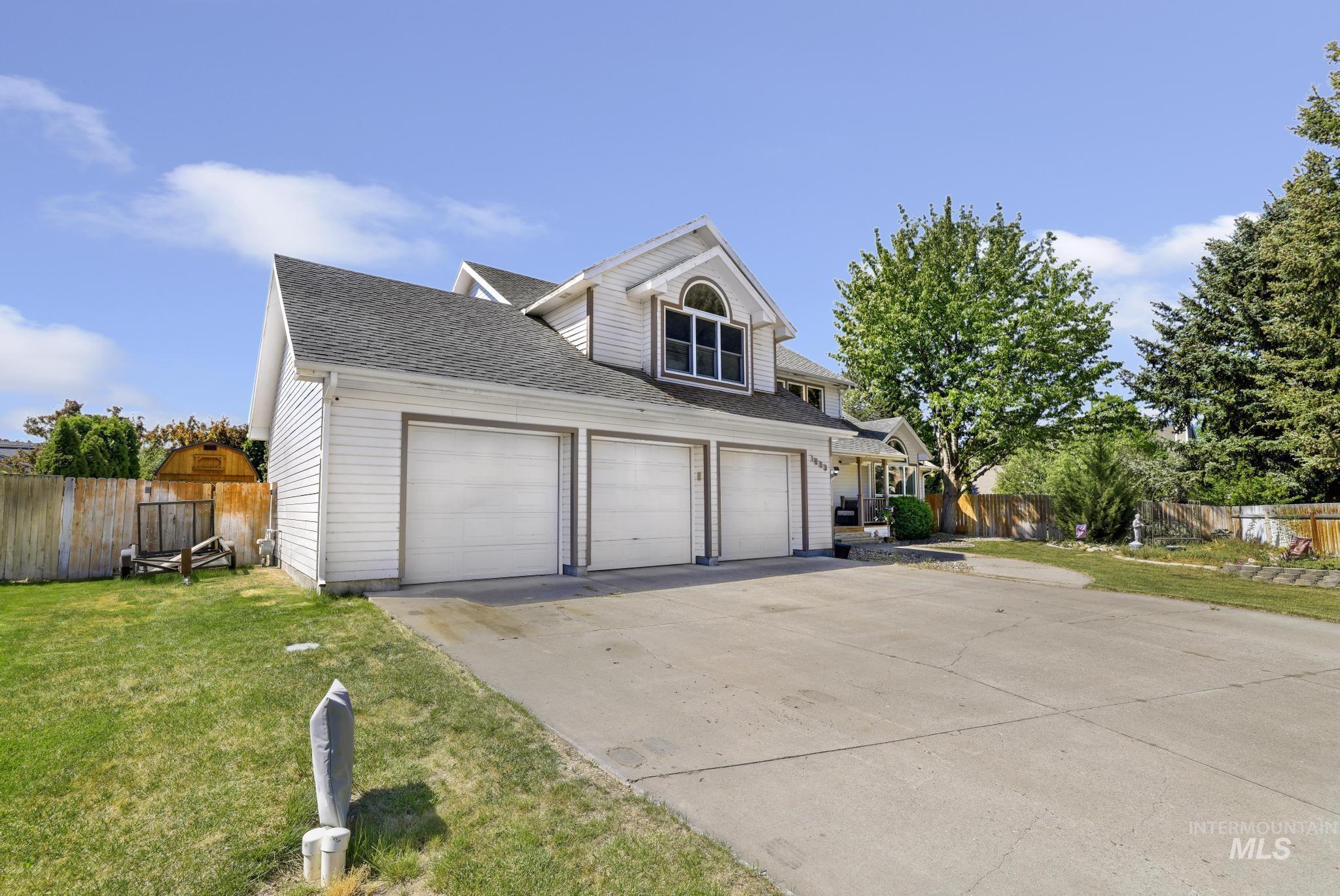 1259 Candleridge Cir, Twin Falls, Idaho 83301-8310, 5 Bedrooms, 3.5 Bathrooms, Residential For Sale, Price $559,900,MLS 98986421
