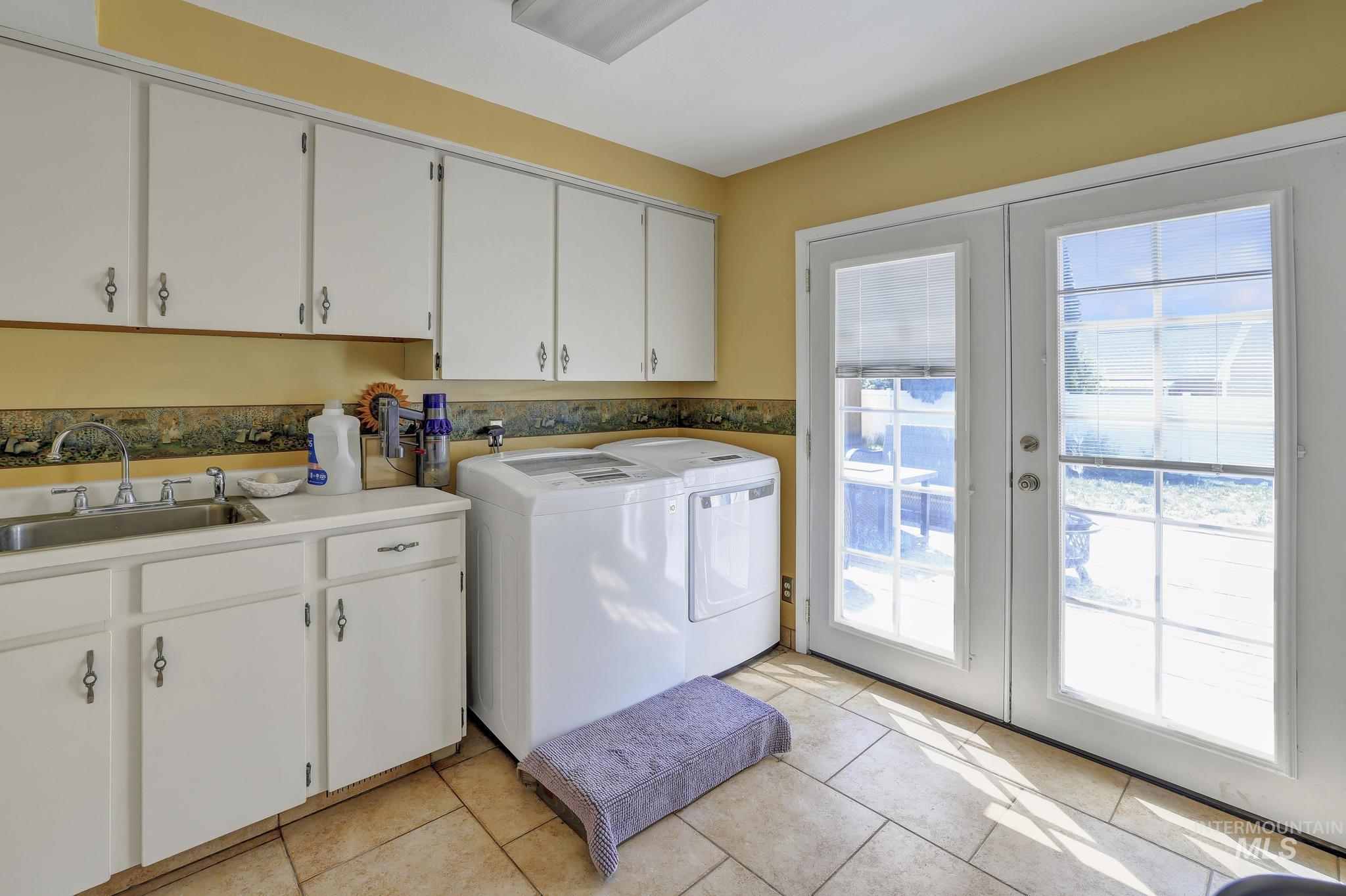 1259 Candleridge Cir, Twin Falls, Idaho 83301-8310, 5 Bedrooms, 3.5 Bathrooms, Residential For Sale, Price $559,900,MLS 98986421