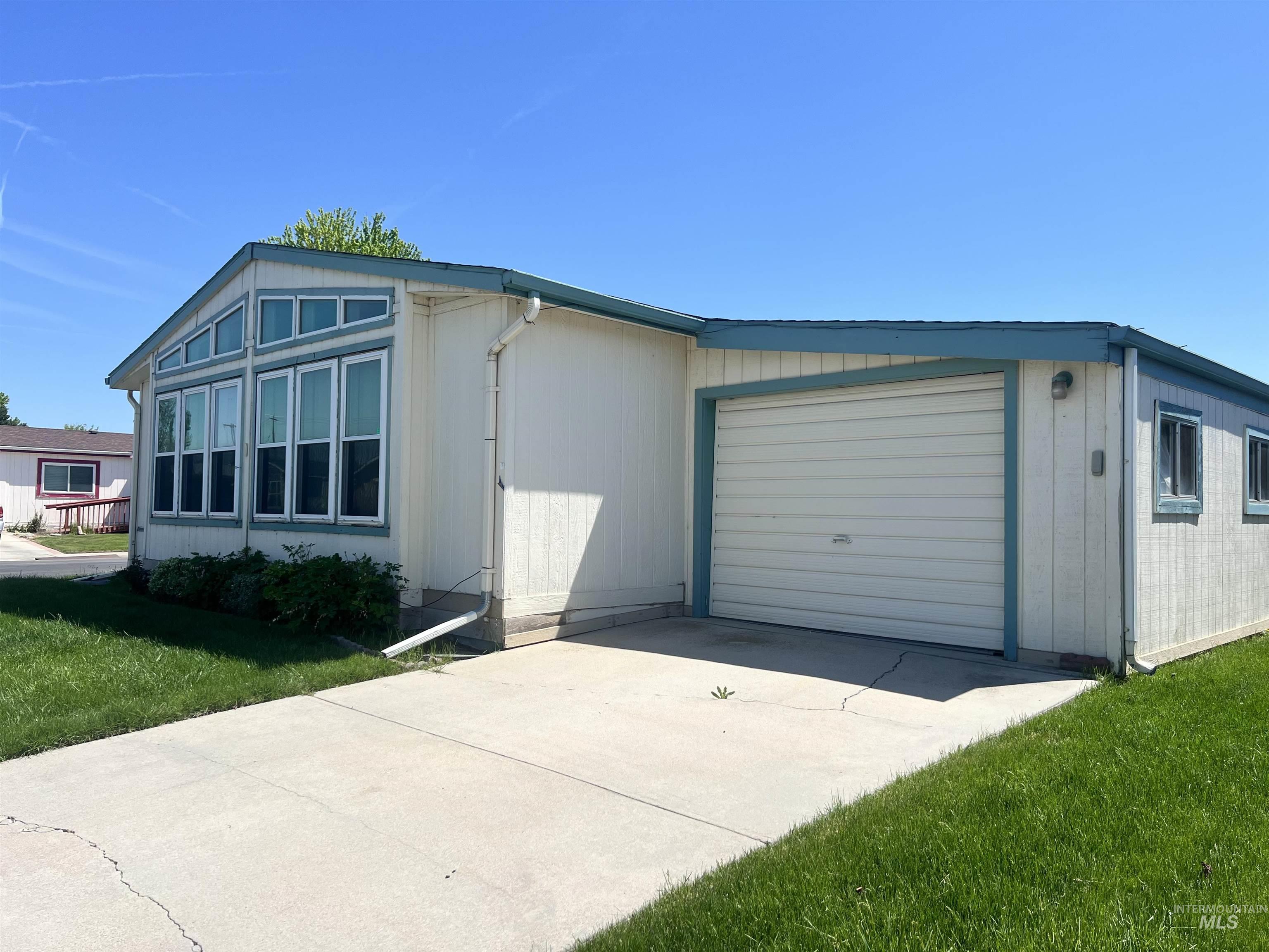 1907 W Flamingo, Nampa, Idaho 83651, 2 Bedrooms, 2.5 Bathrooms, Residential For Sale, Price $210,000, 98986422