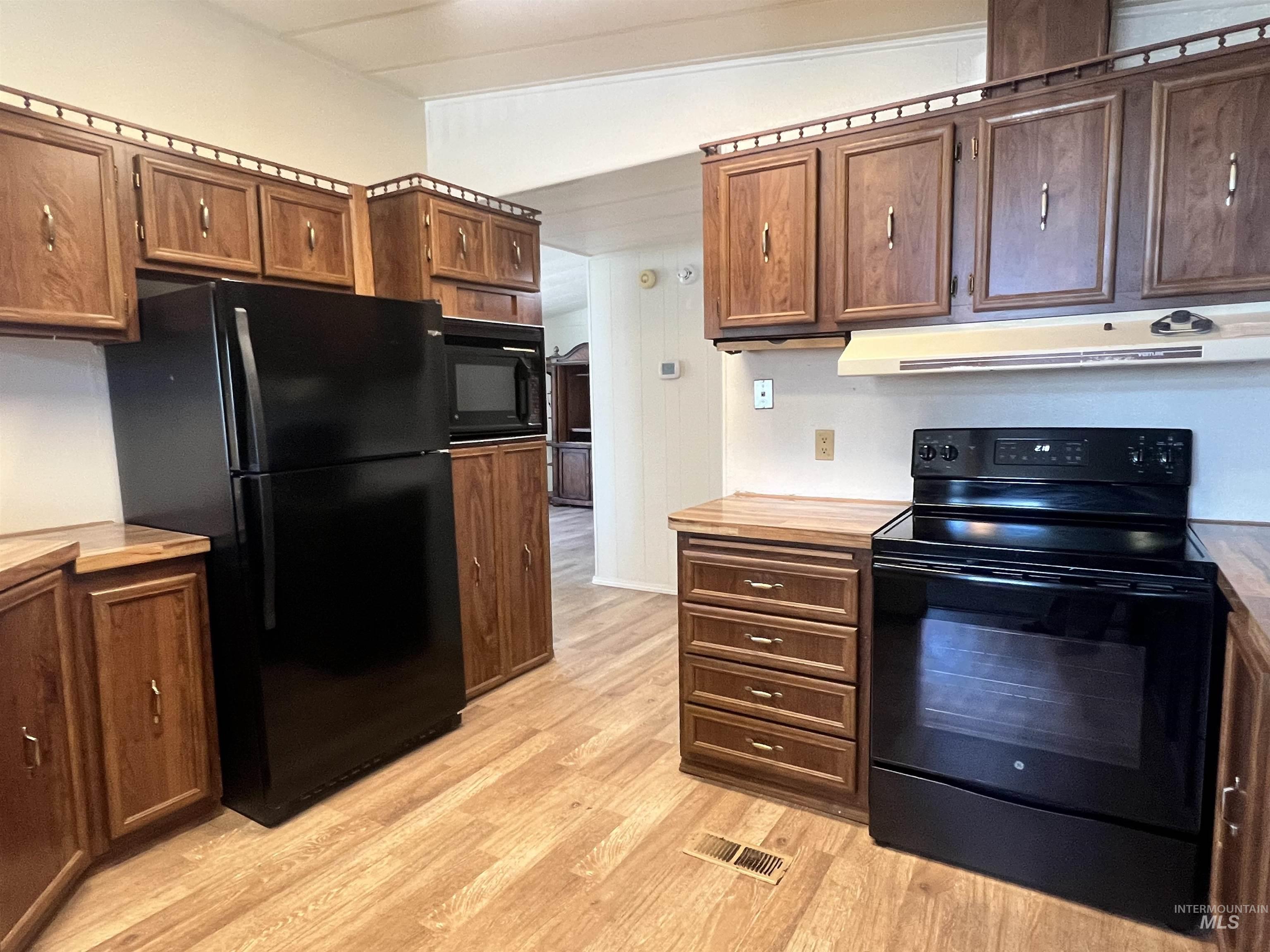 1907 W Flamingo, Nampa, Idaho 83651, 2 Bedrooms, 2.5 Bathrooms, Residential For Sale, Price $210,000, 98986422