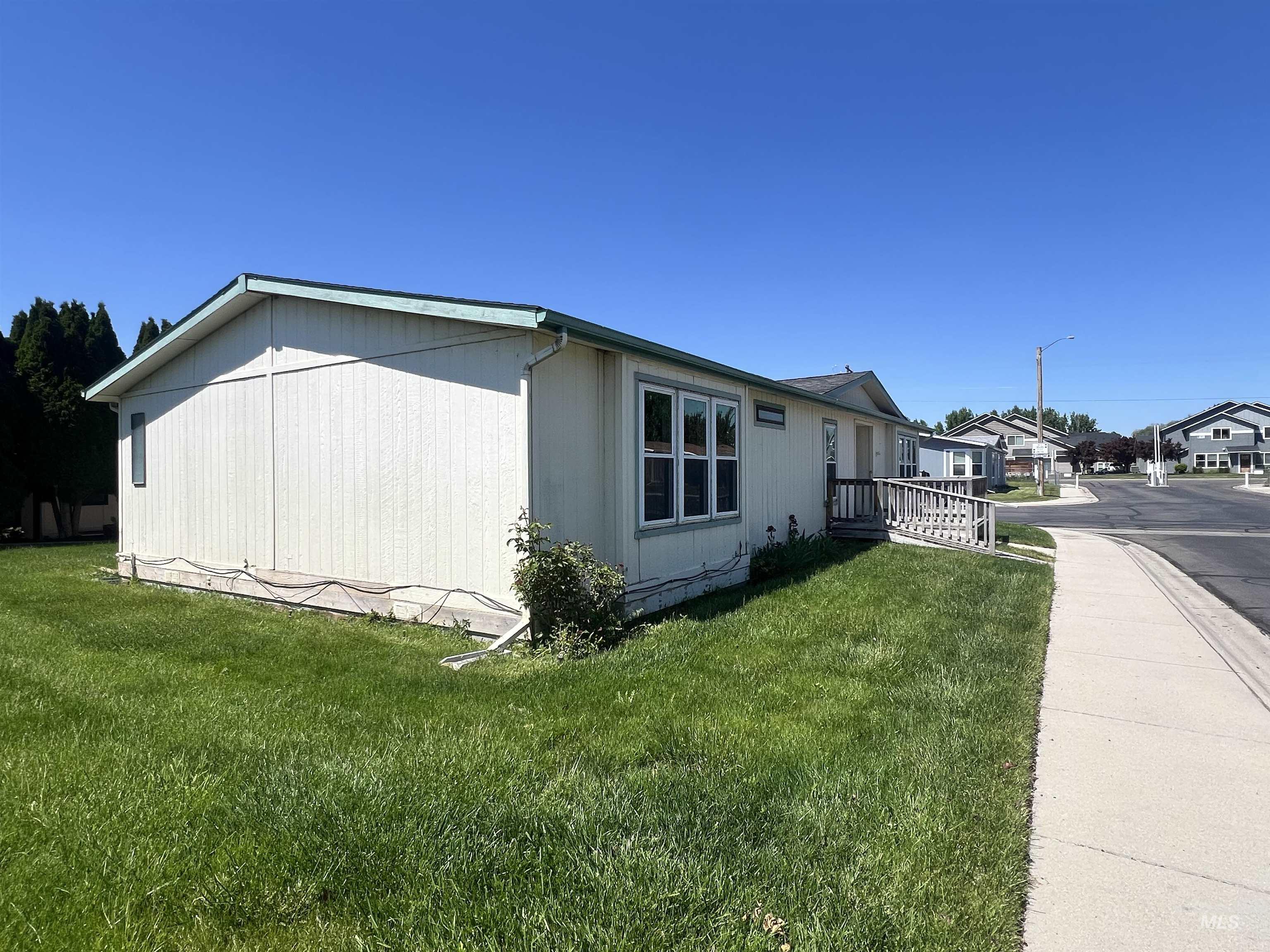 1907 W Flamingo, Nampa, Idaho 83651, 2 Bedrooms, 2.5 Bathrooms, Residential For Sale, Price $210,000, 98986422