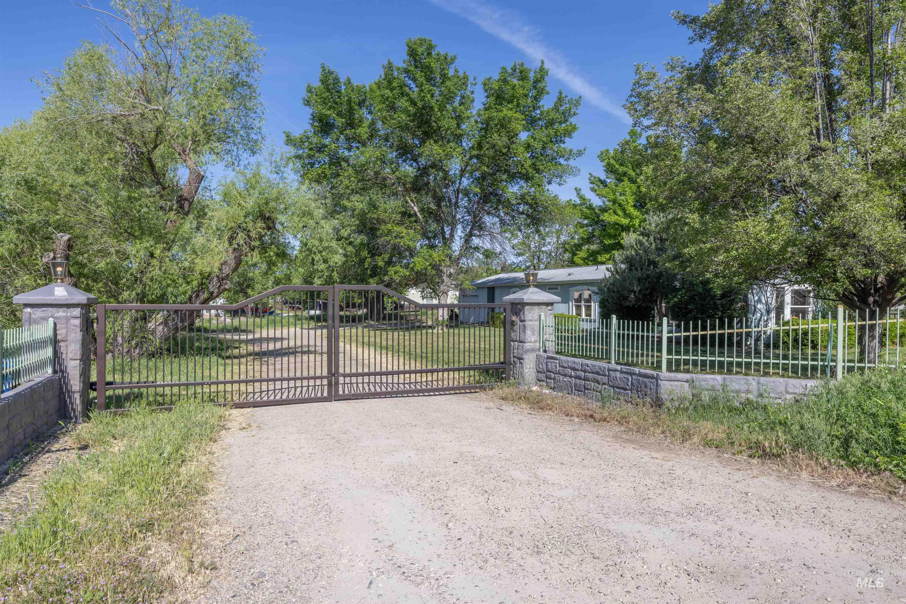 2875 N Maple Grove, Boise, Idaho 83704, 4 Bedrooms, 2 Bathrooms, Residential For Sale, Price $679,000, 98986427