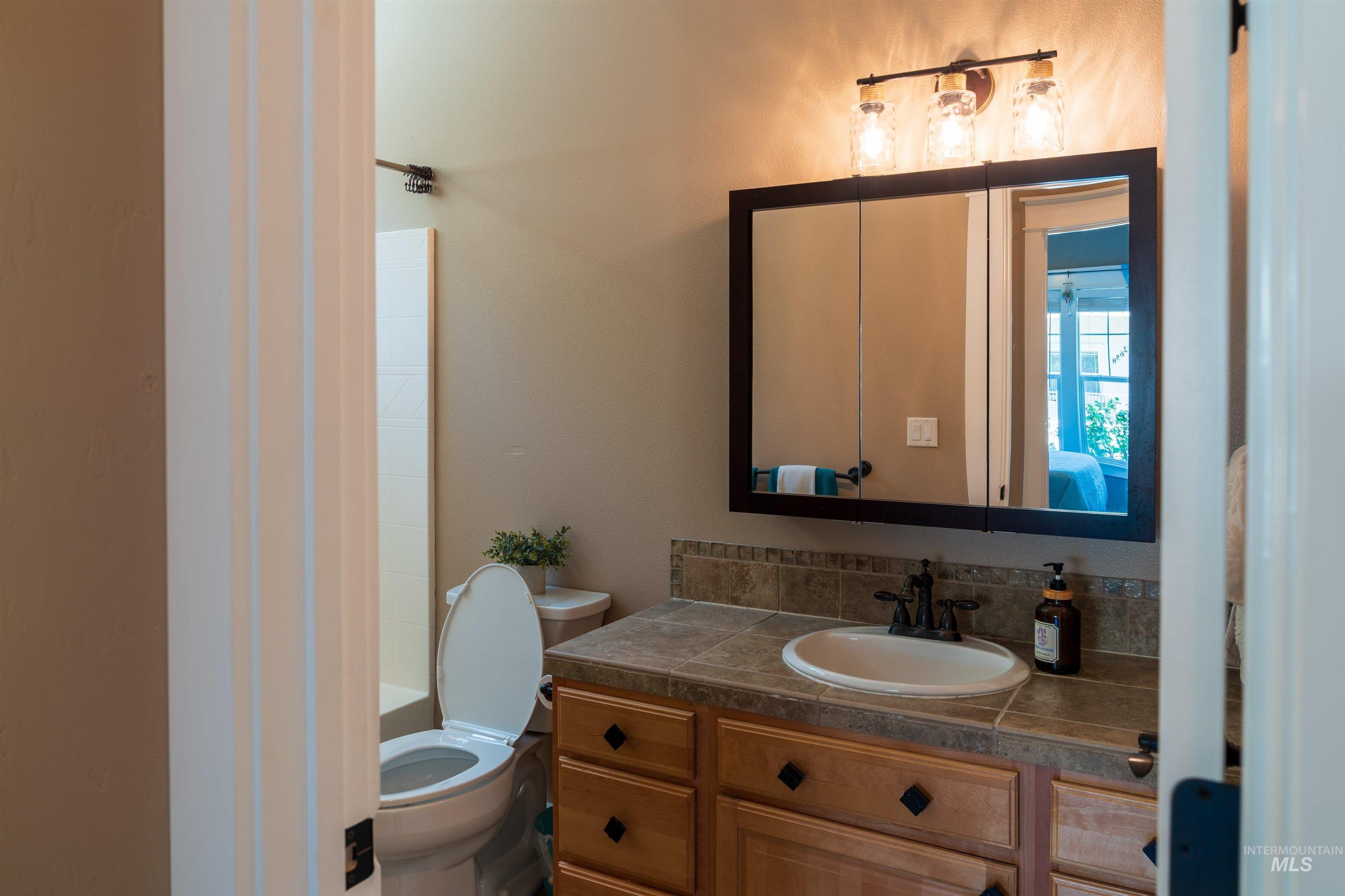 2655 E Piccadilly Ln, Eagle, Idaho 83616, 3 Bedrooms, 2.5 Bathrooms, Residential For Sale, Price $679,999, 98986429