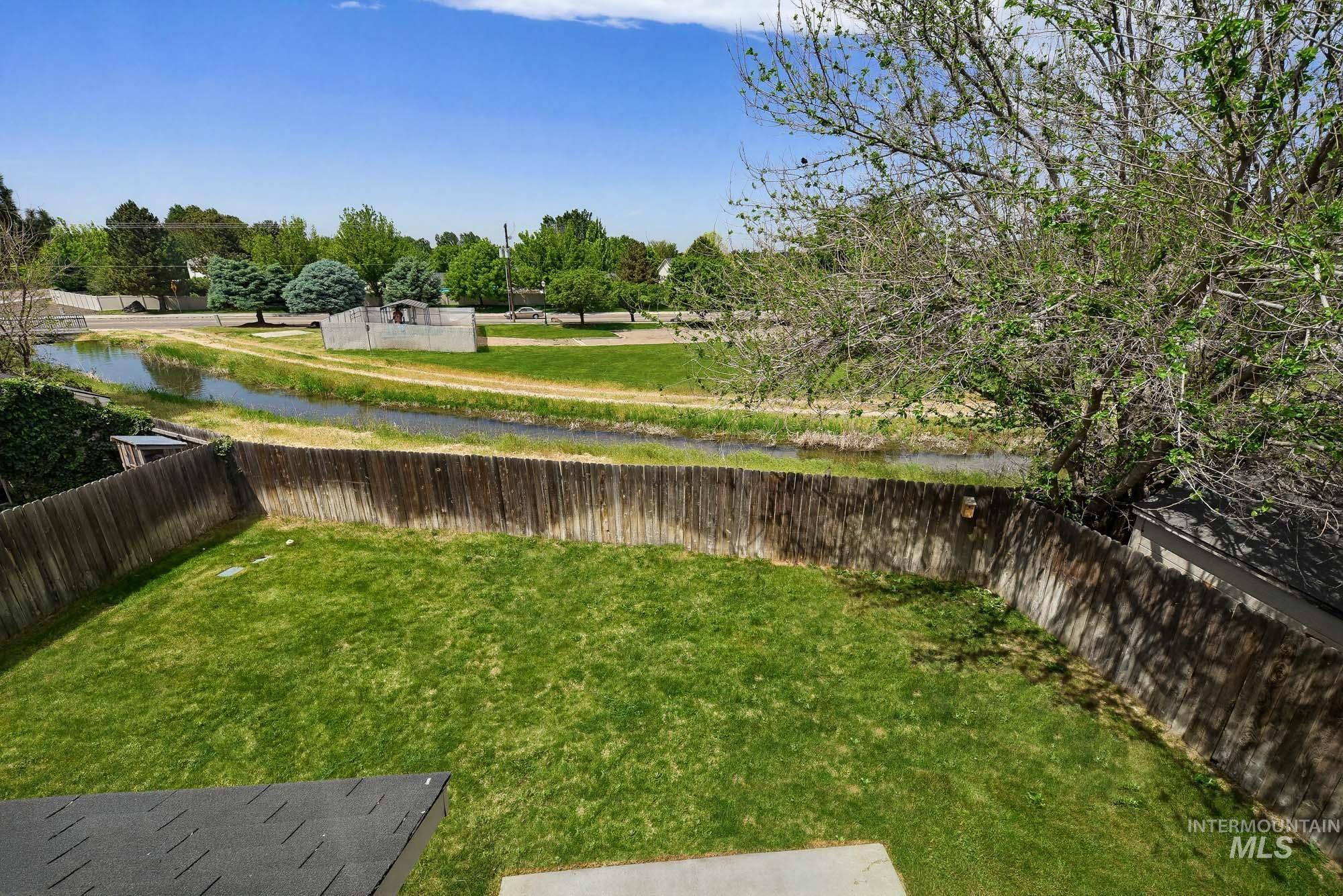 497 N Lahar Pl, Kuna, Idaho 83634, 3 Bedrooms, 2.5 Bathrooms, Residential For Sale, Price $405,000,MLS 98986430