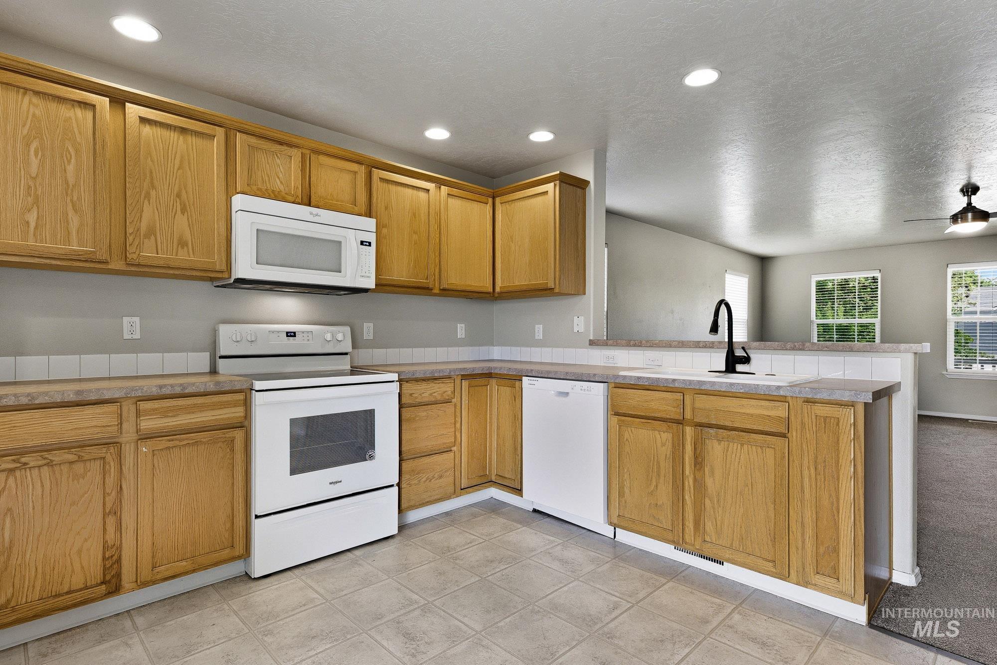 497 N Lahar Pl, Kuna, Idaho 83634, 3 Bedrooms, 2.5 Bathrooms, Residential For Sale, Price $405,000,MLS 98986430