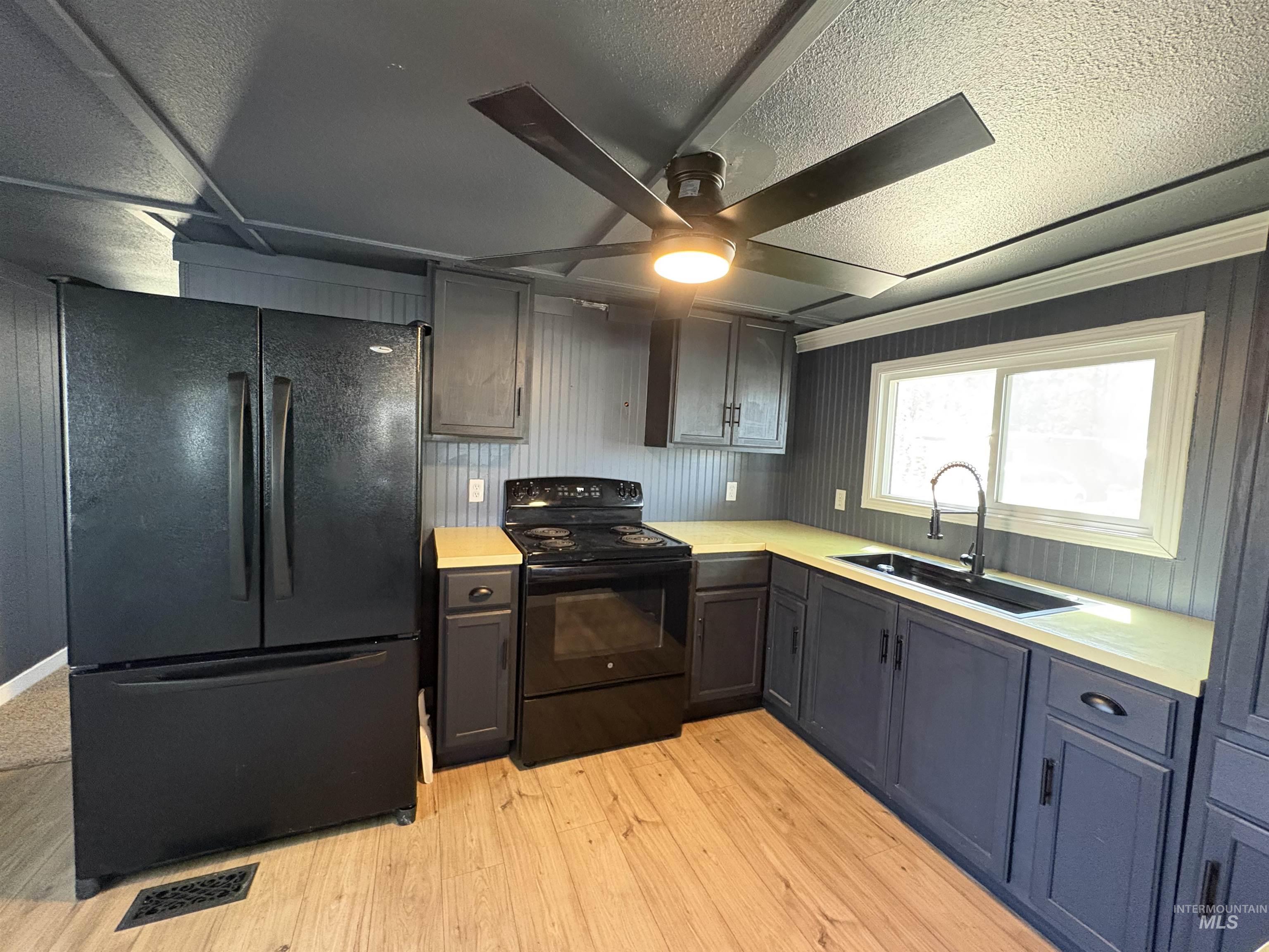 401 Main St #38, Homedale, Idaho 83628, 3 Bedrooms, 1 Bathroom, Residential For Sale, Price $65,000, 98986432