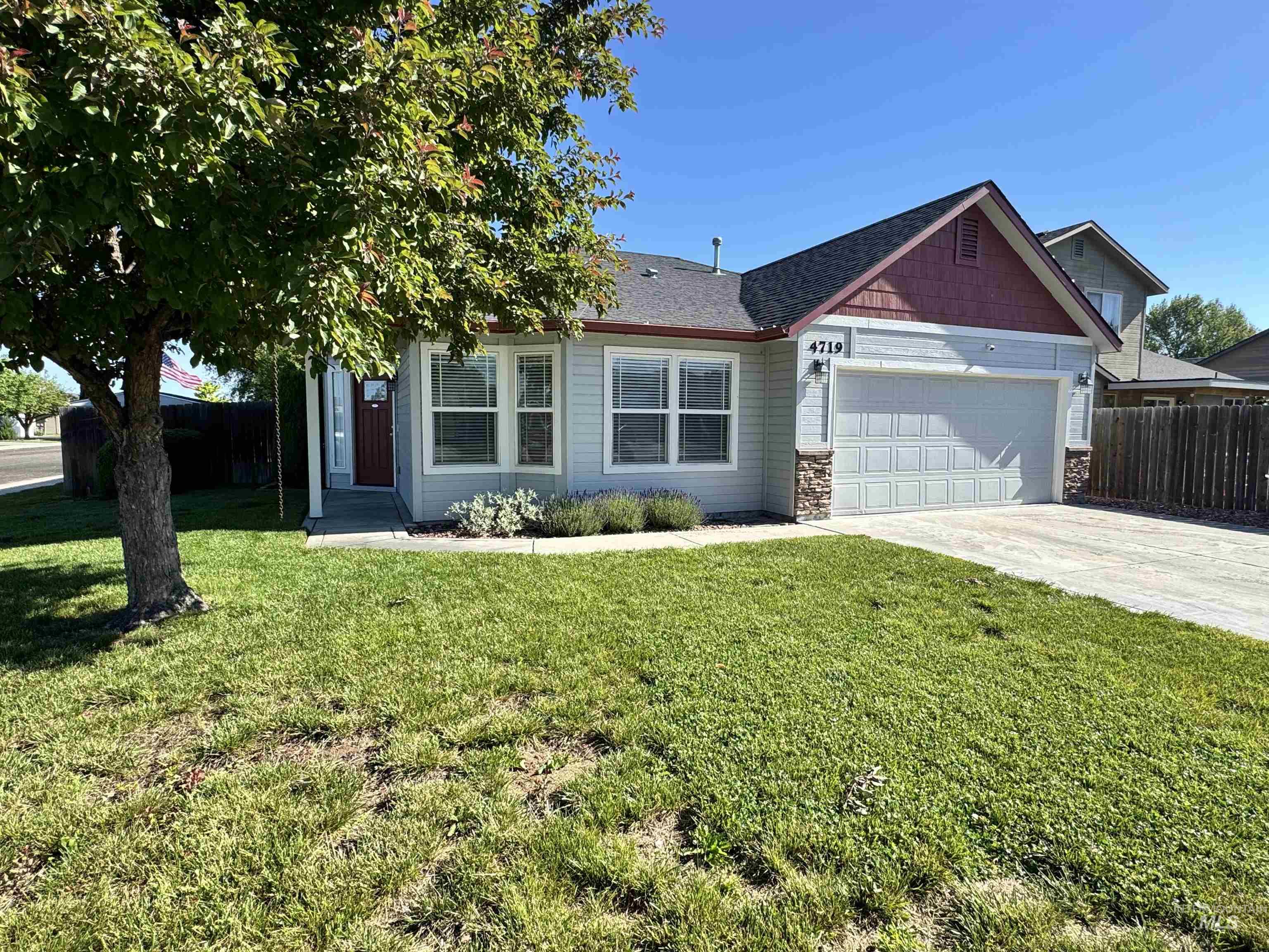 4719 Kadie st, Caldwell, Idaho 83607-8596, 3 Bedrooms, 2 Bathrooms, Residential For Sale, Price $360,000,MLS 98986442