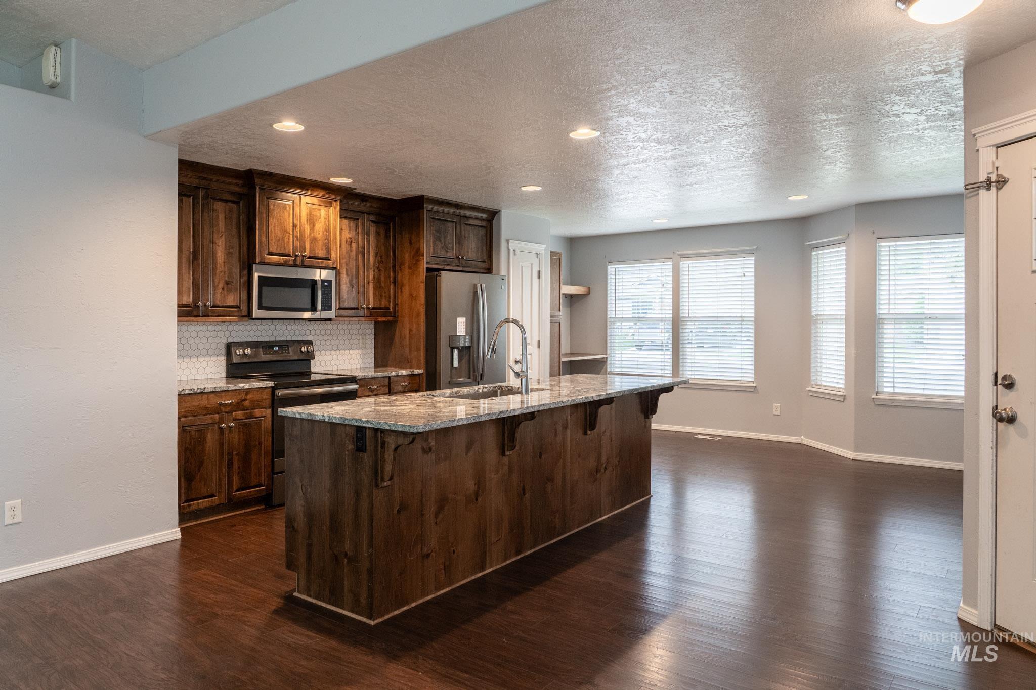 4719 Kadie st, Caldwell, Idaho 83607-8596, 3 Bedrooms, 2 Bathrooms, Residential For Sale, Price $360,000,MLS 98986442