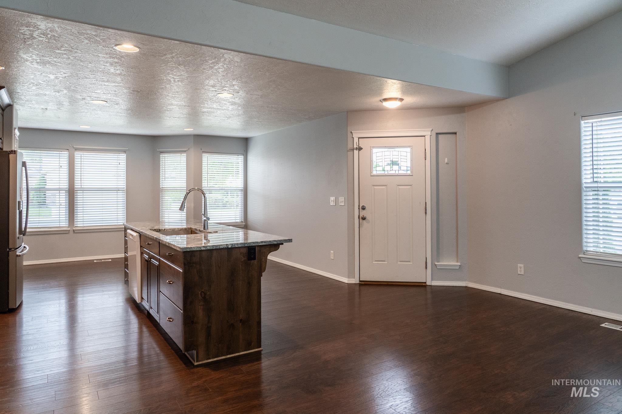 4719 Kadie st, Caldwell, Idaho 83607-8596, 3 Bedrooms, 2 Bathrooms, Residential For Sale, Price $360,000,MLS 98986442