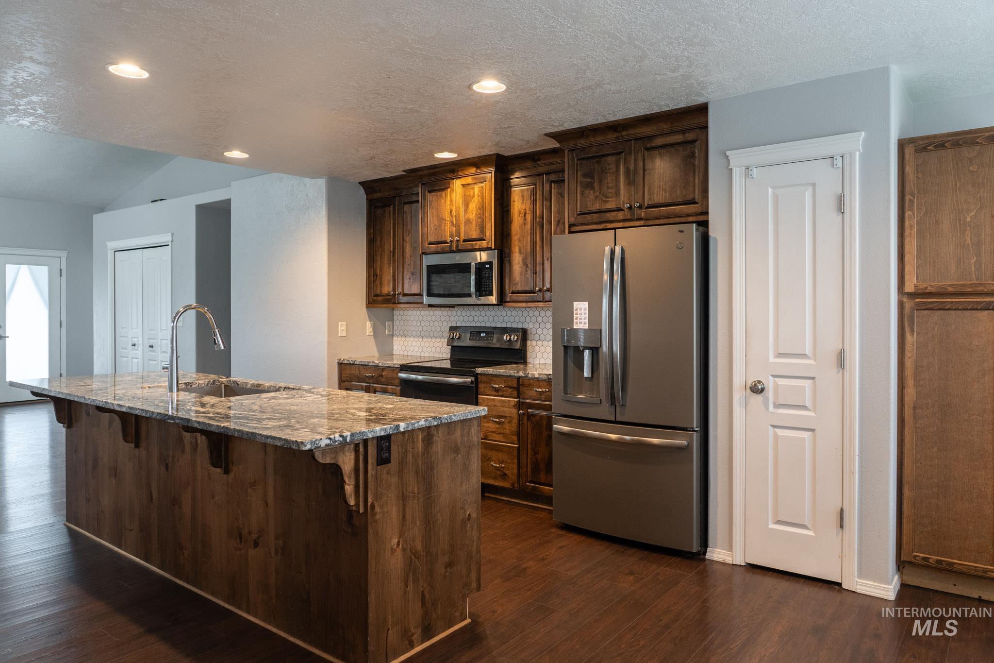 4719 Kadie st, Caldwell, Idaho 83607-8596, 3 Bedrooms, 2 Bathrooms, Residential For Sale, Price $360,000,MLS 98986442