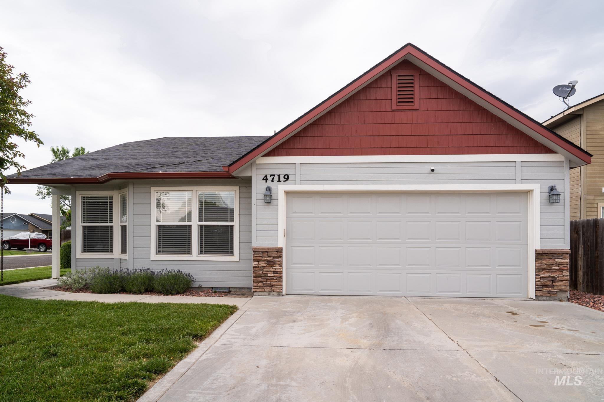 4719 Kadie st, Caldwell, Idaho 83607-8596, 3 Bedrooms, 2 Bathrooms, Residential For Sale, Price $360,000,MLS 98986442