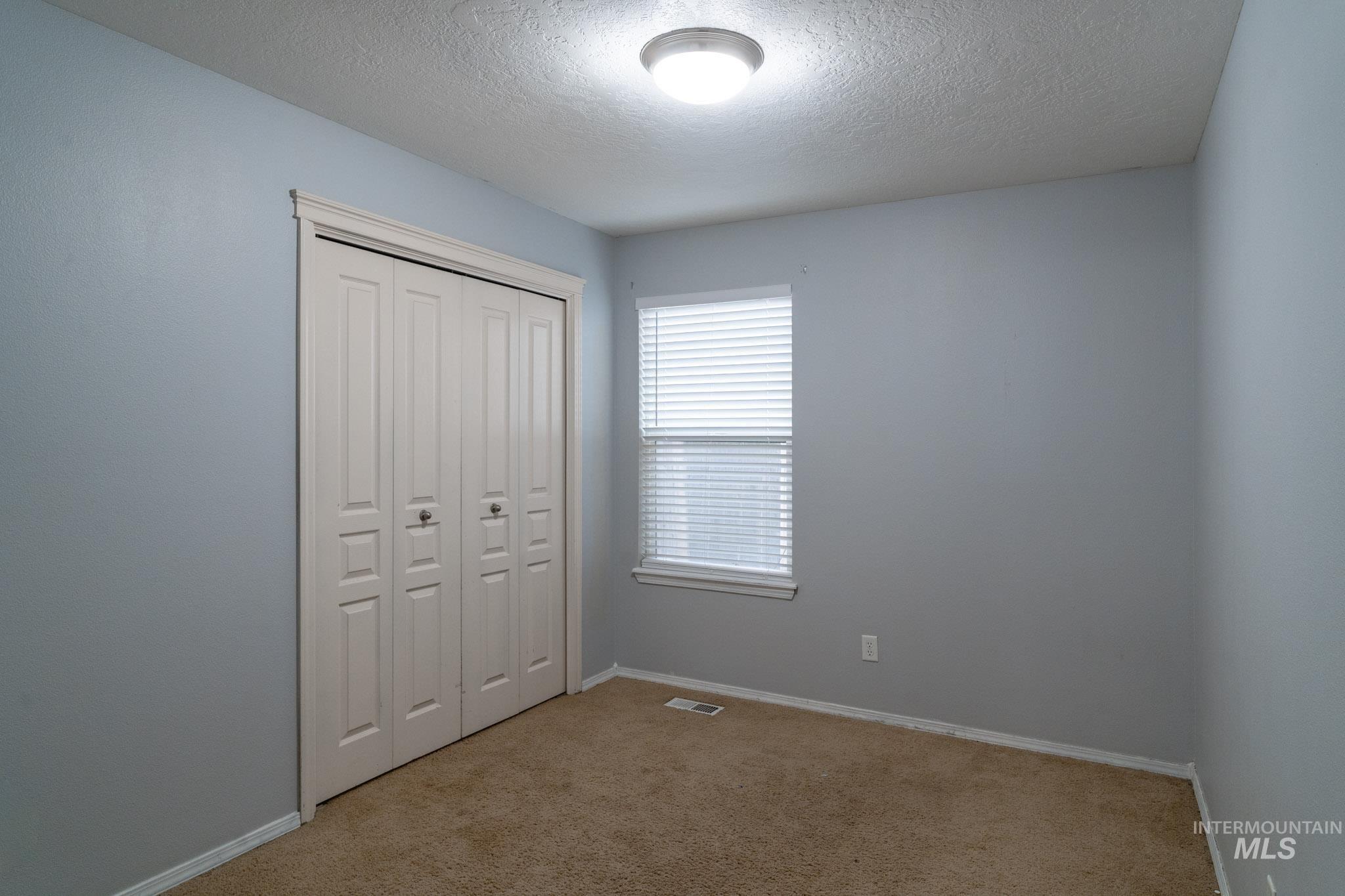 4719 Kadie st, Caldwell, Idaho 83607-8596, 3 Bedrooms, 2 Bathrooms, Residential For Sale, Price $360,000,MLS 98986442