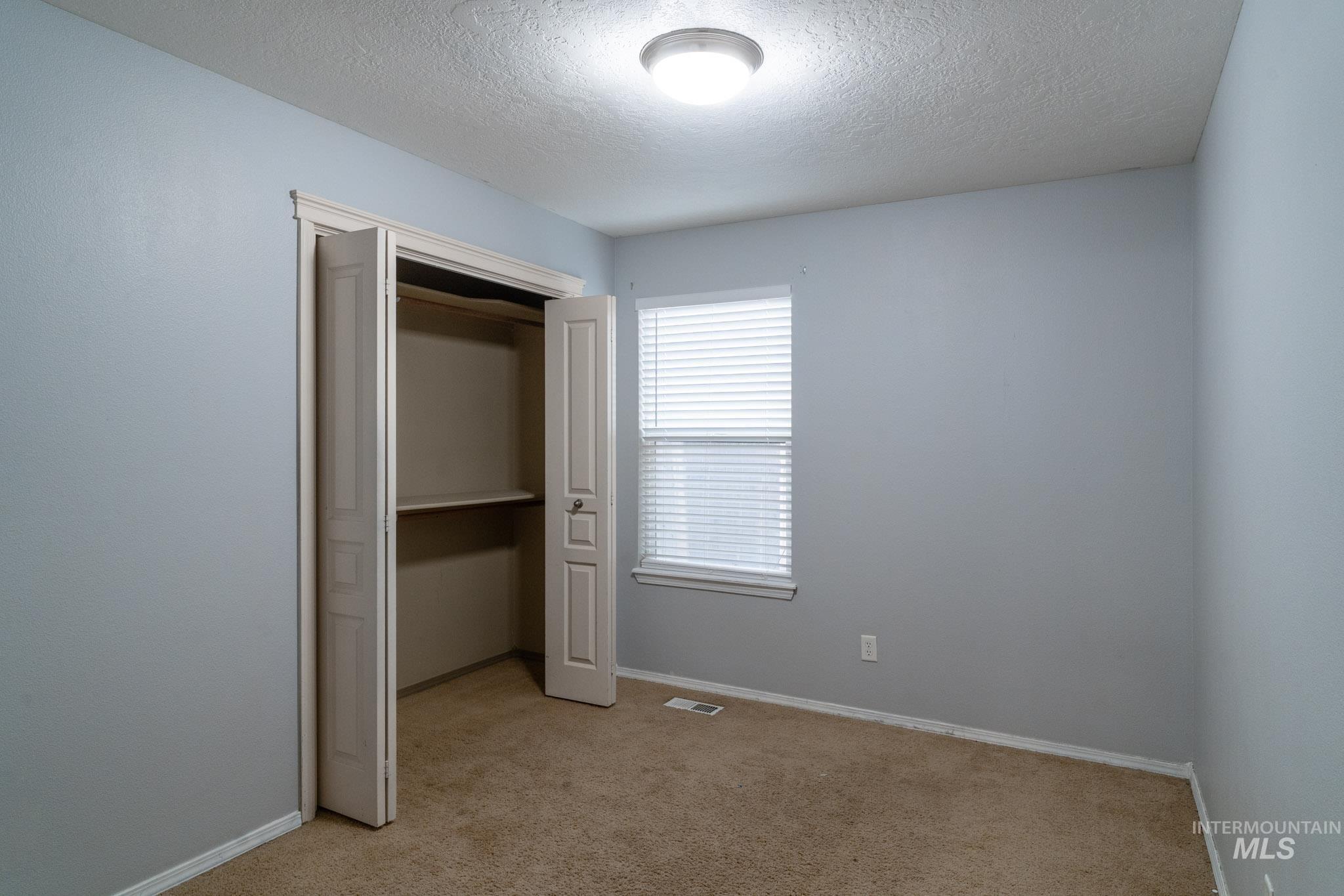 4719 Kadie st, Caldwell, Idaho 83607-8596, 3 Bedrooms, 2 Bathrooms, Residential For Sale, Price $360,000,MLS 98986442