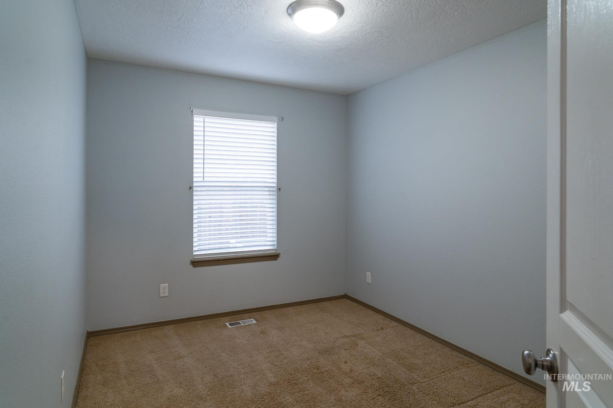 4719 Kadie st, Caldwell, Idaho 83607-8596, 3 Bedrooms, 2 Bathrooms, Residential For Sale, Price $360,000,MLS 98986442