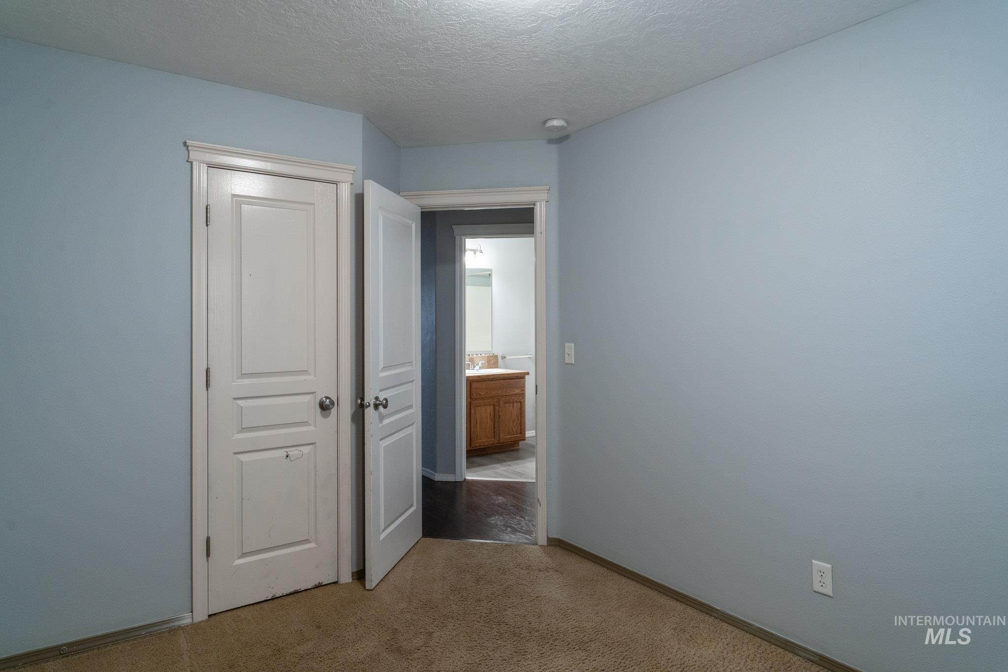 4719 Kadie st, Caldwell, Idaho 83607-8596, 3 Bedrooms, 2 Bathrooms, Residential For Sale, Price $360,000,MLS 98986442