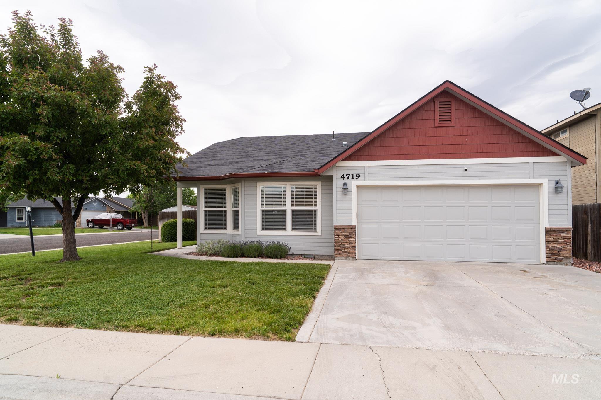 4719 Kadie st, Caldwell, Idaho 83607-8596, 3 Bedrooms, 2 Bathrooms, Residential For Sale, Price $360,000,MLS 98986442