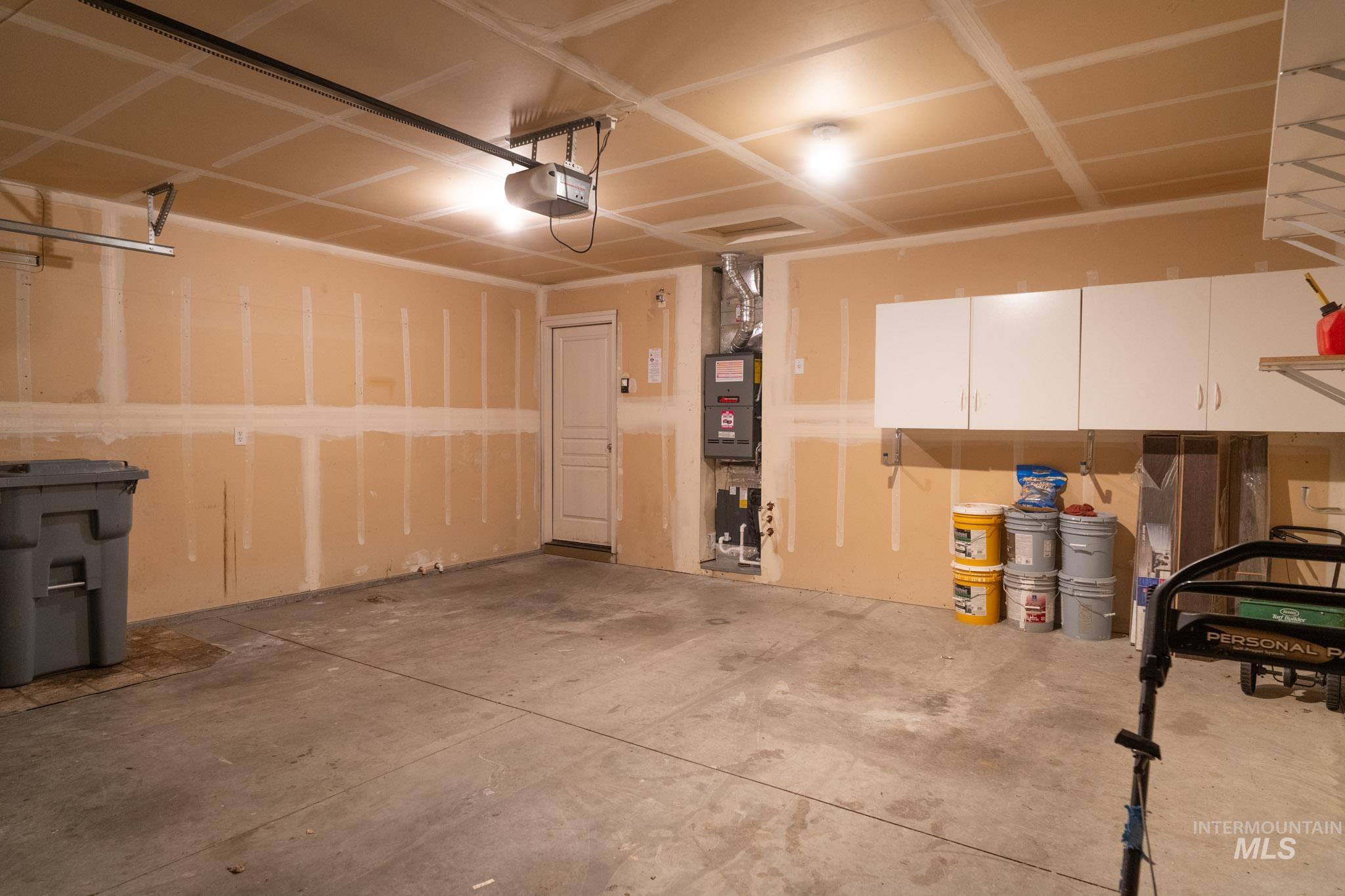 4719 Kadie st, Caldwell, Idaho 83607-8596, 3 Bedrooms, 2 Bathrooms, Residential For Sale, Price $360,000,MLS 98986442