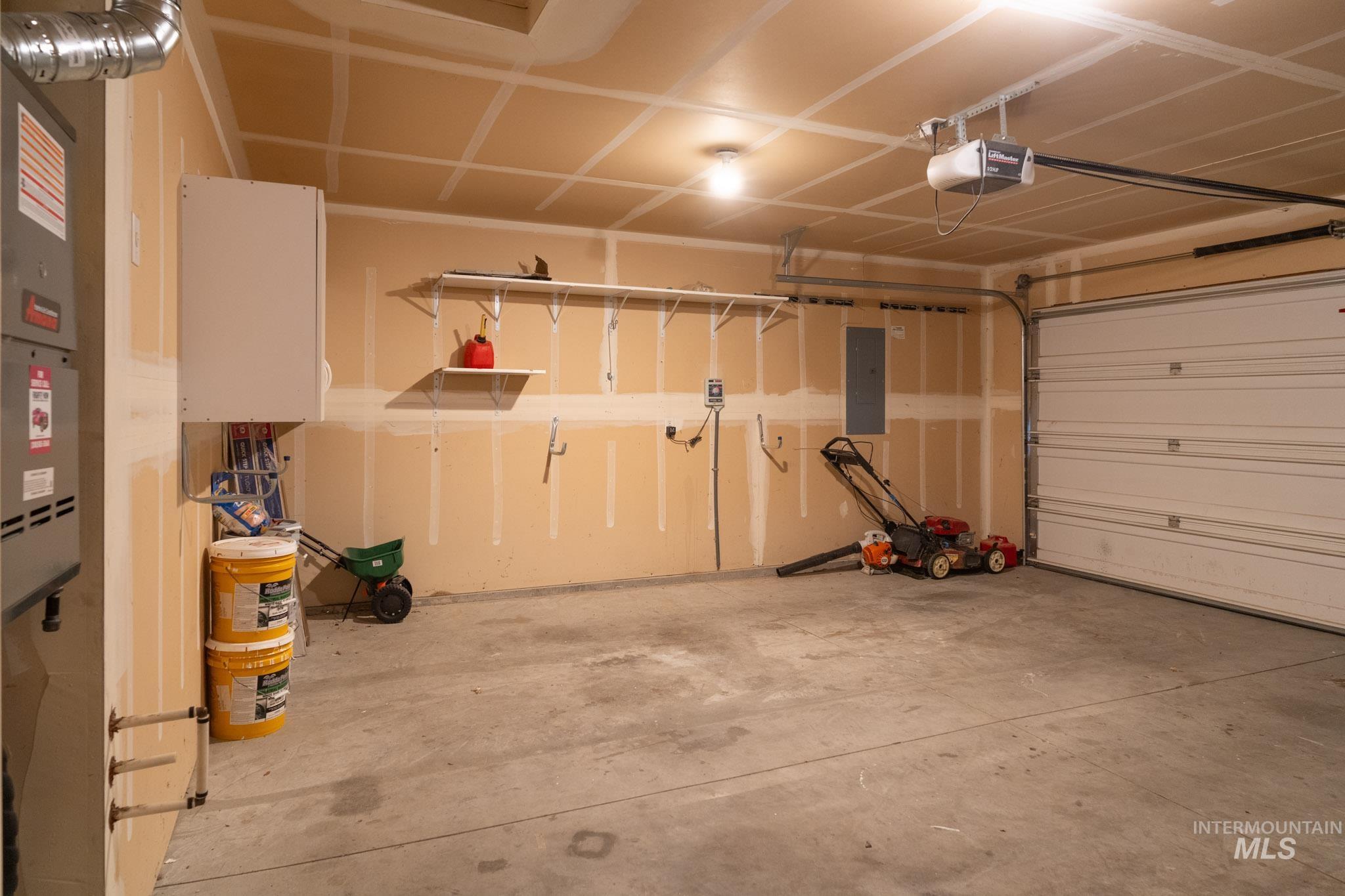 4719 Kadie st, Caldwell, Idaho 83607-8596, 3 Bedrooms, 2 Bathrooms, Residential For Sale, Price $360,000,MLS 98986442