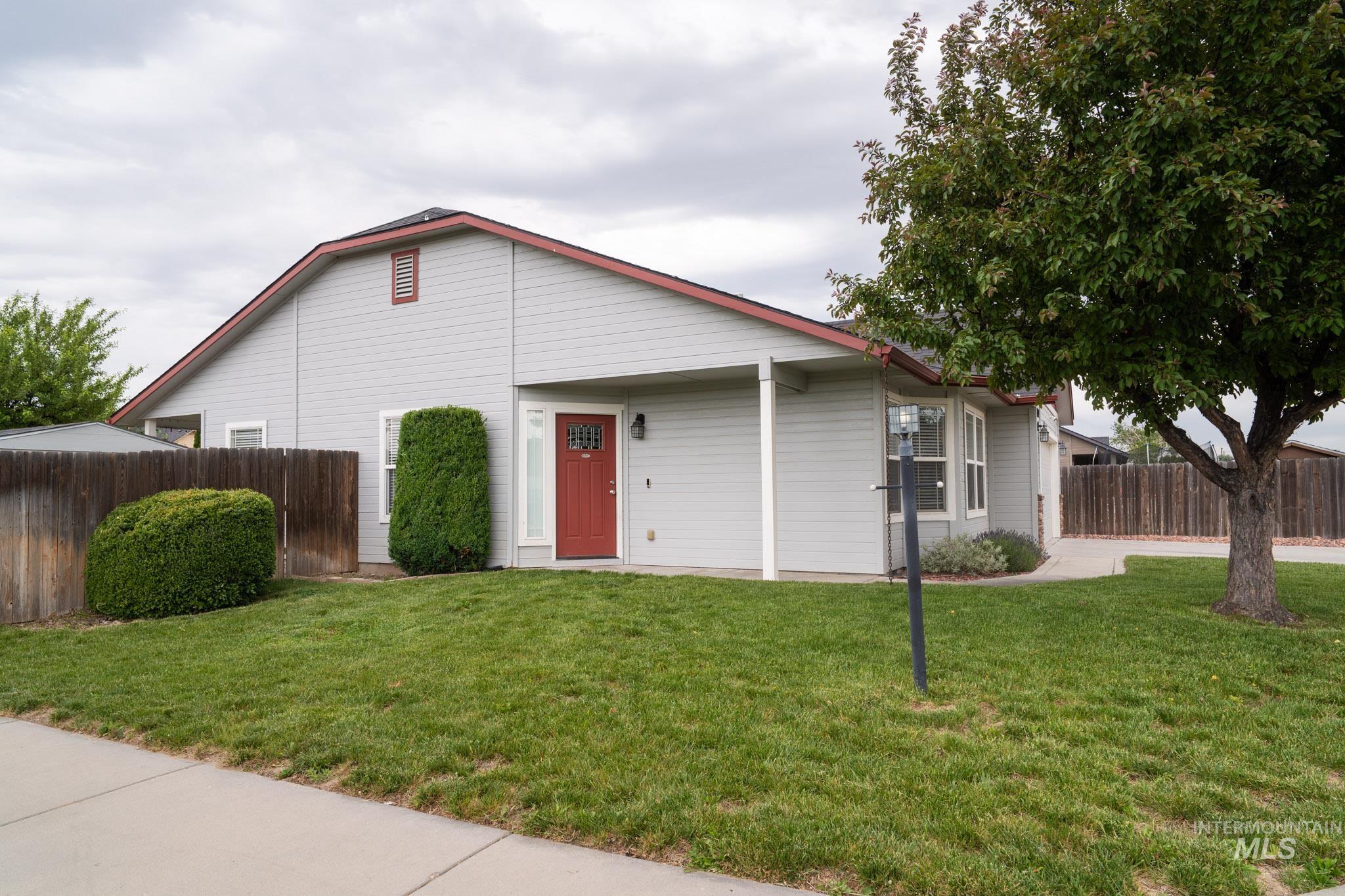 4719 Kadie st, Caldwell, Idaho 83607-8596, 3 Bedrooms, 2 Bathrooms, Residential For Sale, Price $360,000,MLS 98986442