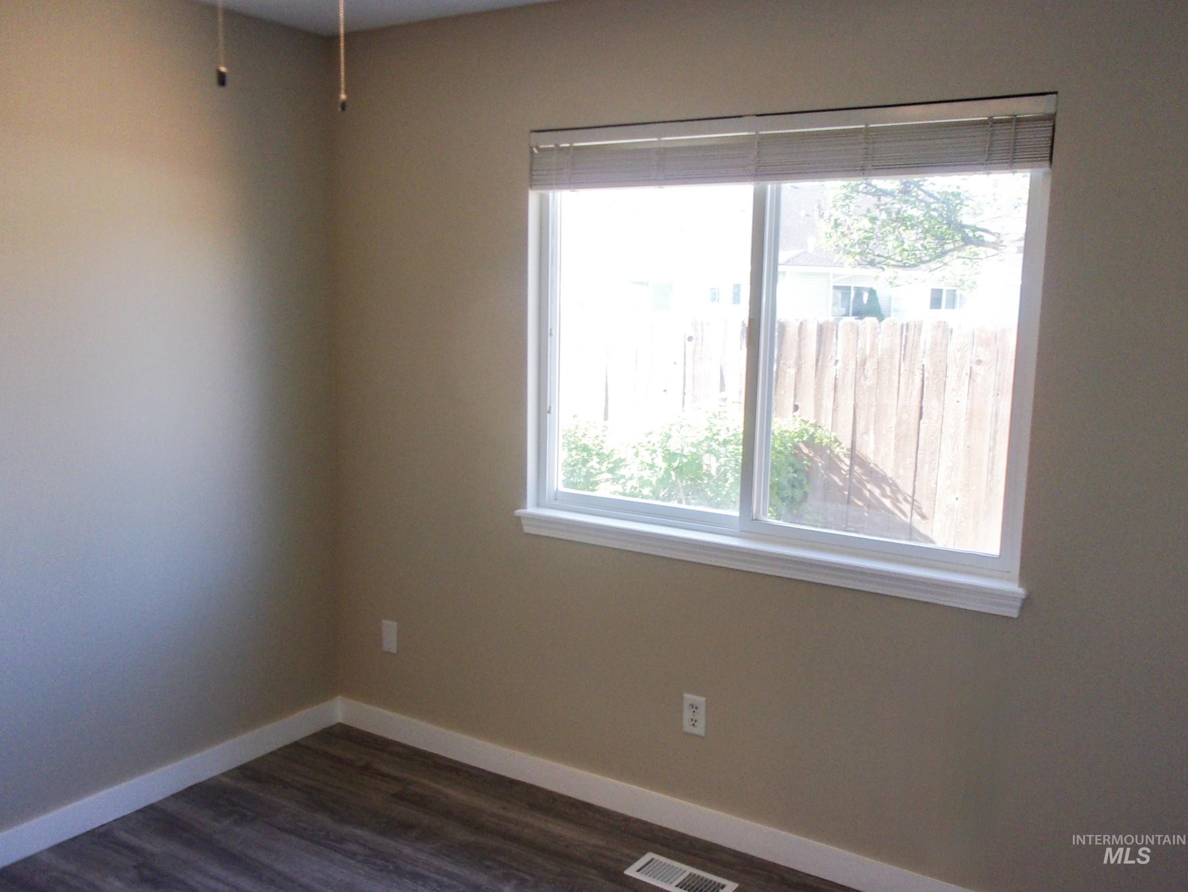 522 E Maryland Ave, Nampa, Idaho 83686, 2 Bedrooms, 2 Bathrooms, Residential For Sale, Price $309,000,MLS 98986446