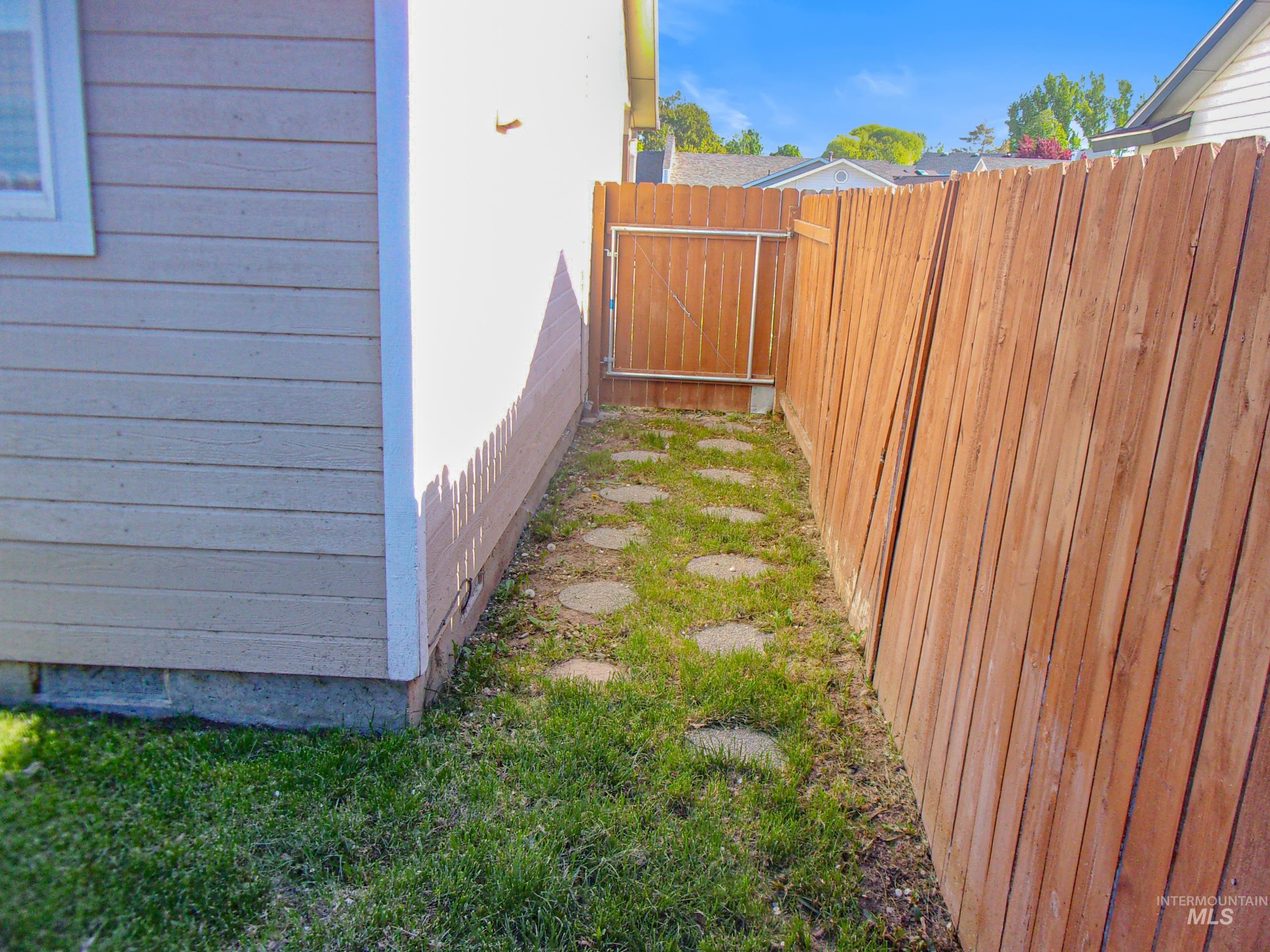 522 E Maryland Ave, Nampa, Idaho 83686, 2 Bedrooms, 2 Bathrooms, Residential For Sale, Price $309,000,MLS 98986446