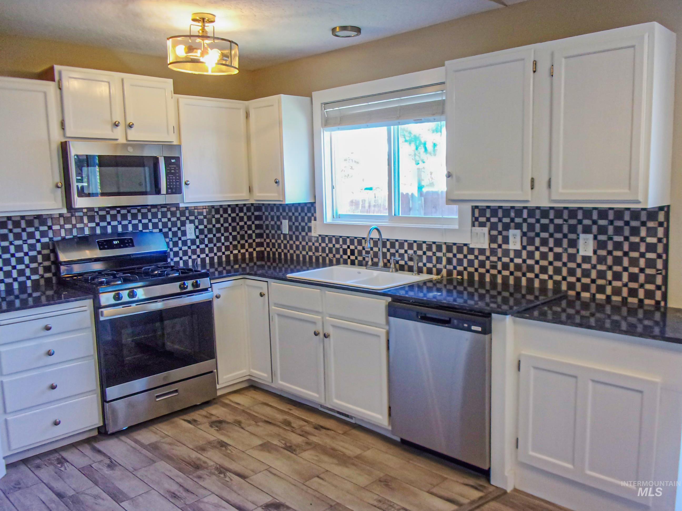 522 E Maryland Ave, Nampa, Idaho 83686, 2 Bedrooms, 2 Bathrooms, Residential For Sale, Price $309,000,MLS 98986446