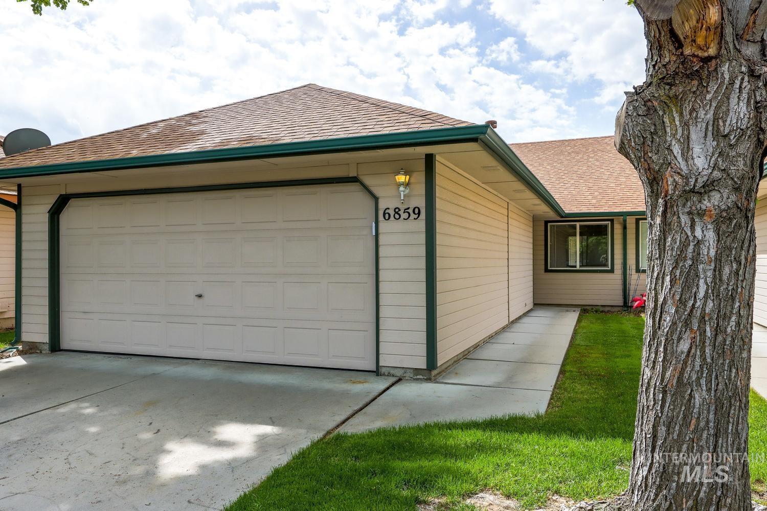 6859 W Russett St., Boise, Idaho 83704, 2 Bedrooms, 2 Bathrooms, Residential For Sale, Price $357,900,MLS 98986448