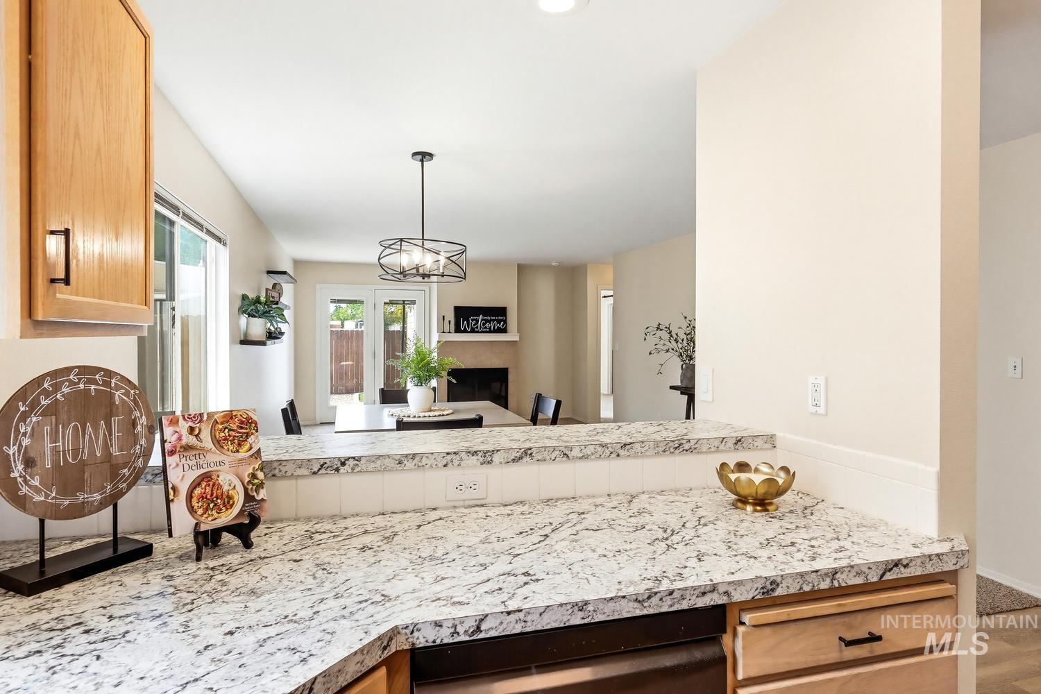 6859 W Russett St., Boise, Idaho 83704, 2 Bedrooms, 2 Bathrooms, Residential For Sale, Price $357,900,MLS 98986448