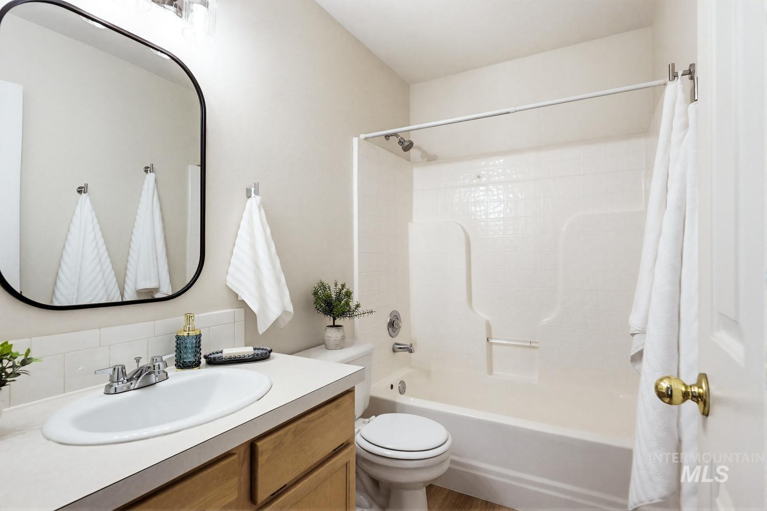 6859 W Russett St., Boise, Idaho 83704, 2 Bedrooms, 2 Bathrooms, Residential For Sale, Price $357,900,MLS 98986448