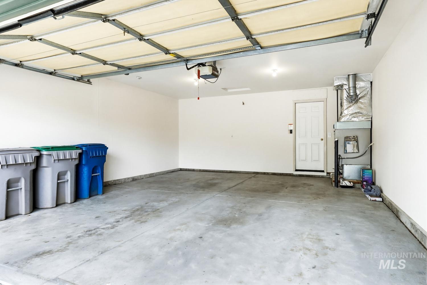 6859 W Russett St., Boise, Idaho 83704, 2 Bedrooms, 2 Bathrooms, Residential For Sale, Price $357,900,MLS 98986448