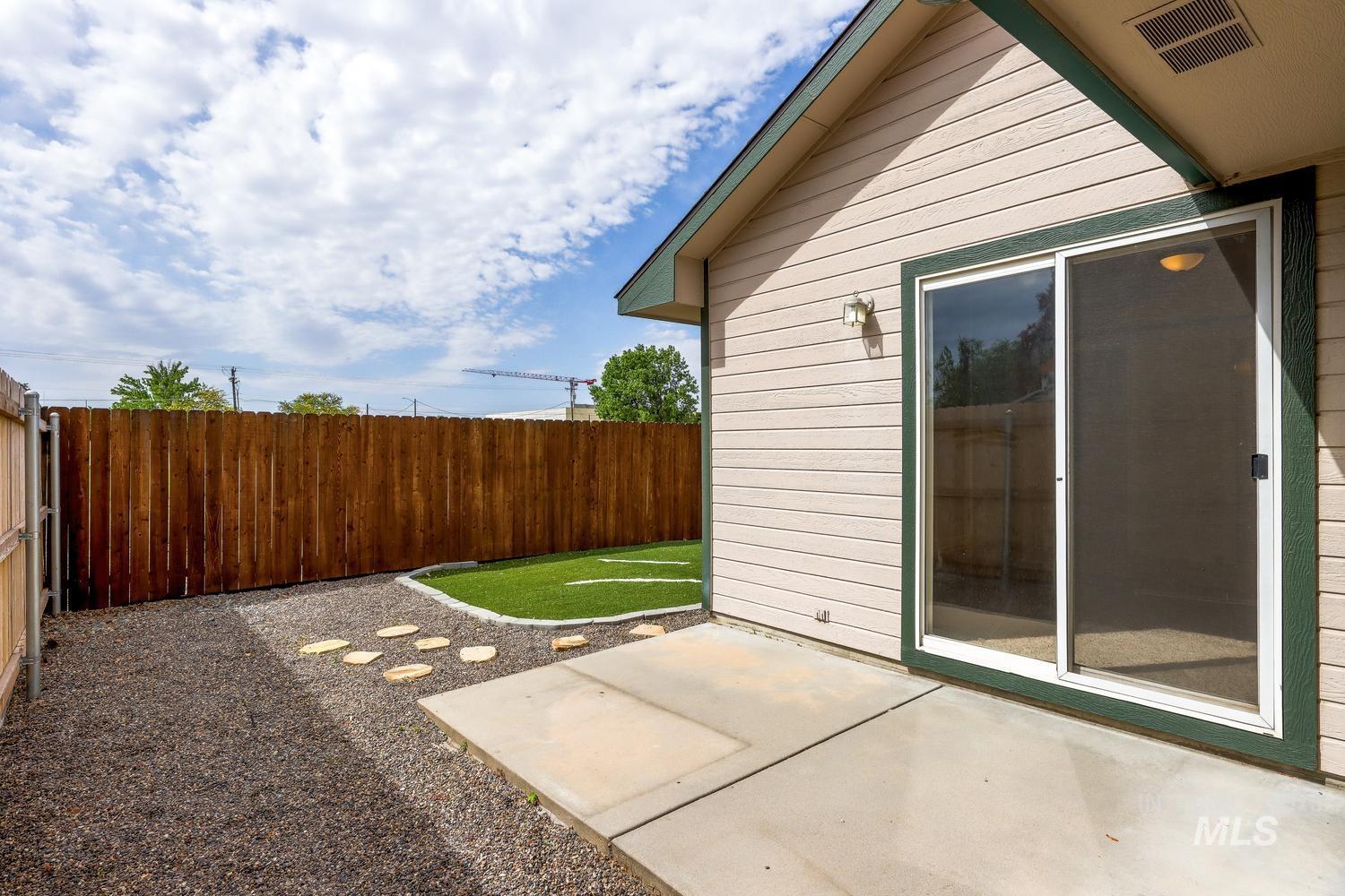 6859 W Russett St., Boise, Idaho 83704, 2 Bedrooms, 2 Bathrooms, Residential For Sale, Price $357,900,MLS 98986448