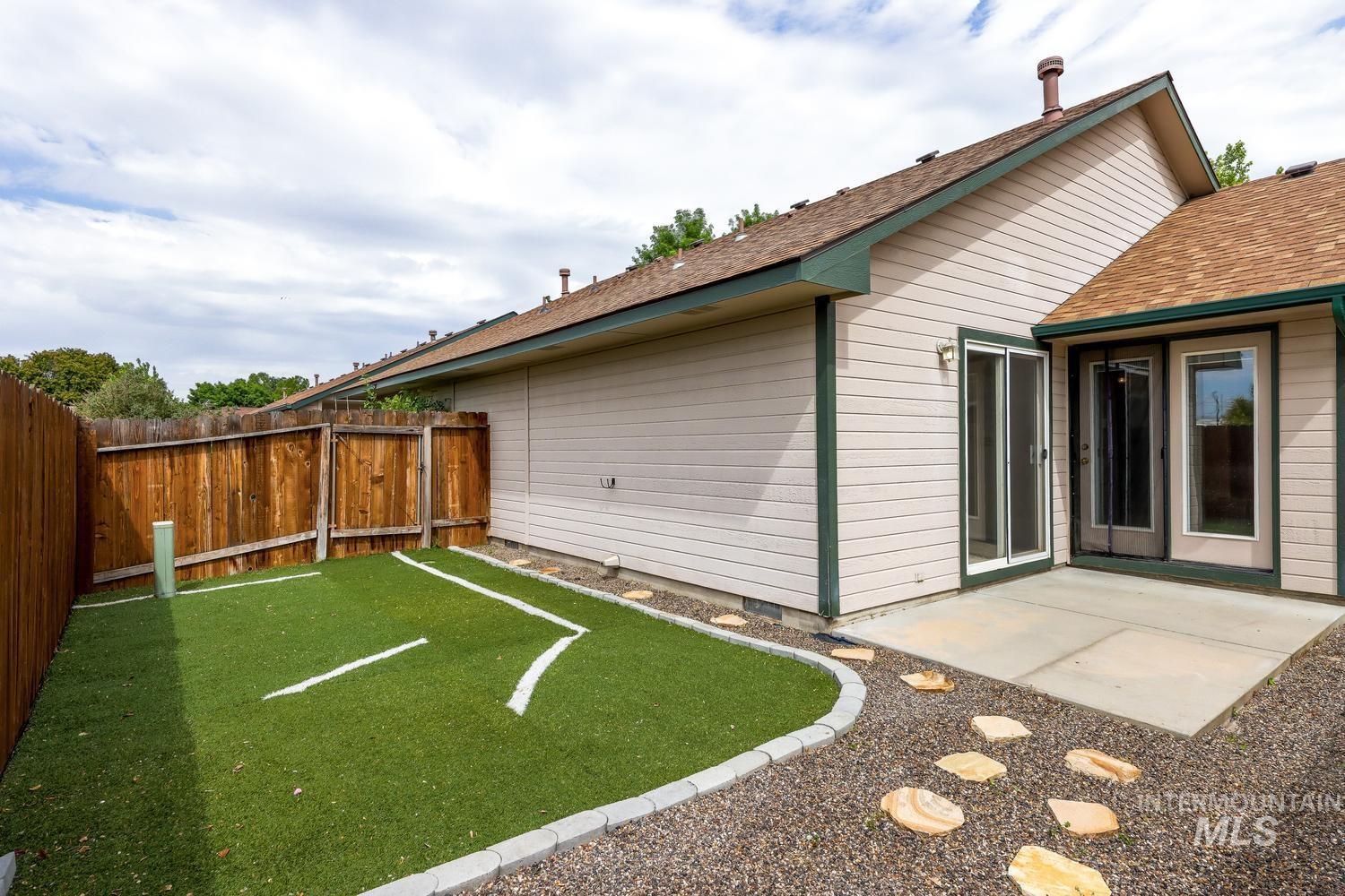 6859 W Russett St., Boise, Idaho 83704, 2 Bedrooms, 2 Bathrooms, Residential For Sale, Price $357,900,MLS 98986448