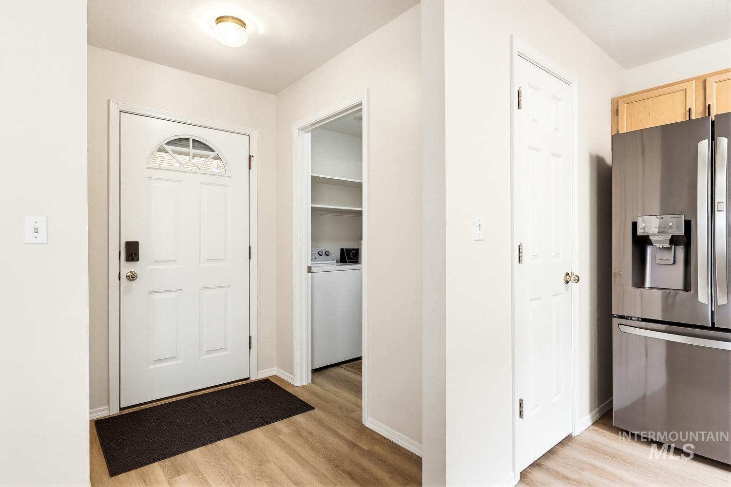 6859 W Russett St., Boise, Idaho 83704, 2 Bedrooms, 2 Bathrooms, Residential For Sale, Price $357,900,MLS 98986448