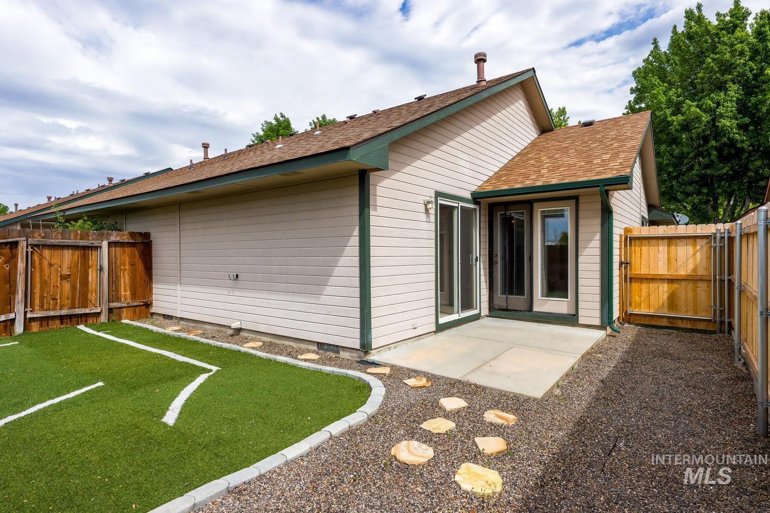 6859 W Russett St., Boise, Idaho 83704, 2 Bedrooms, 2 Bathrooms, Residential For Sale, Price $357,900,MLS 98986448