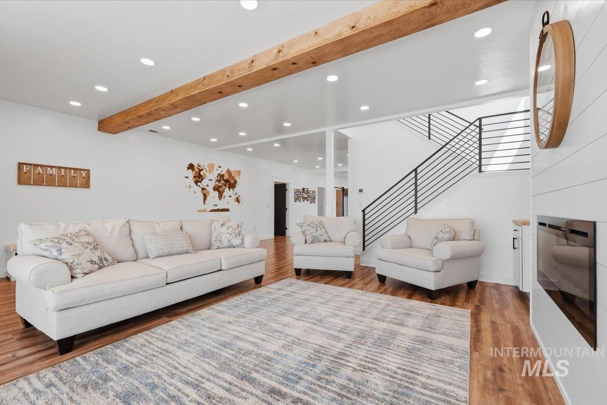 660 3rd Street, Notus, Idaho 83656, 6 Bedrooms, 3.5 Bathrooms, Residential For Sale, Price $784,900, 98986449