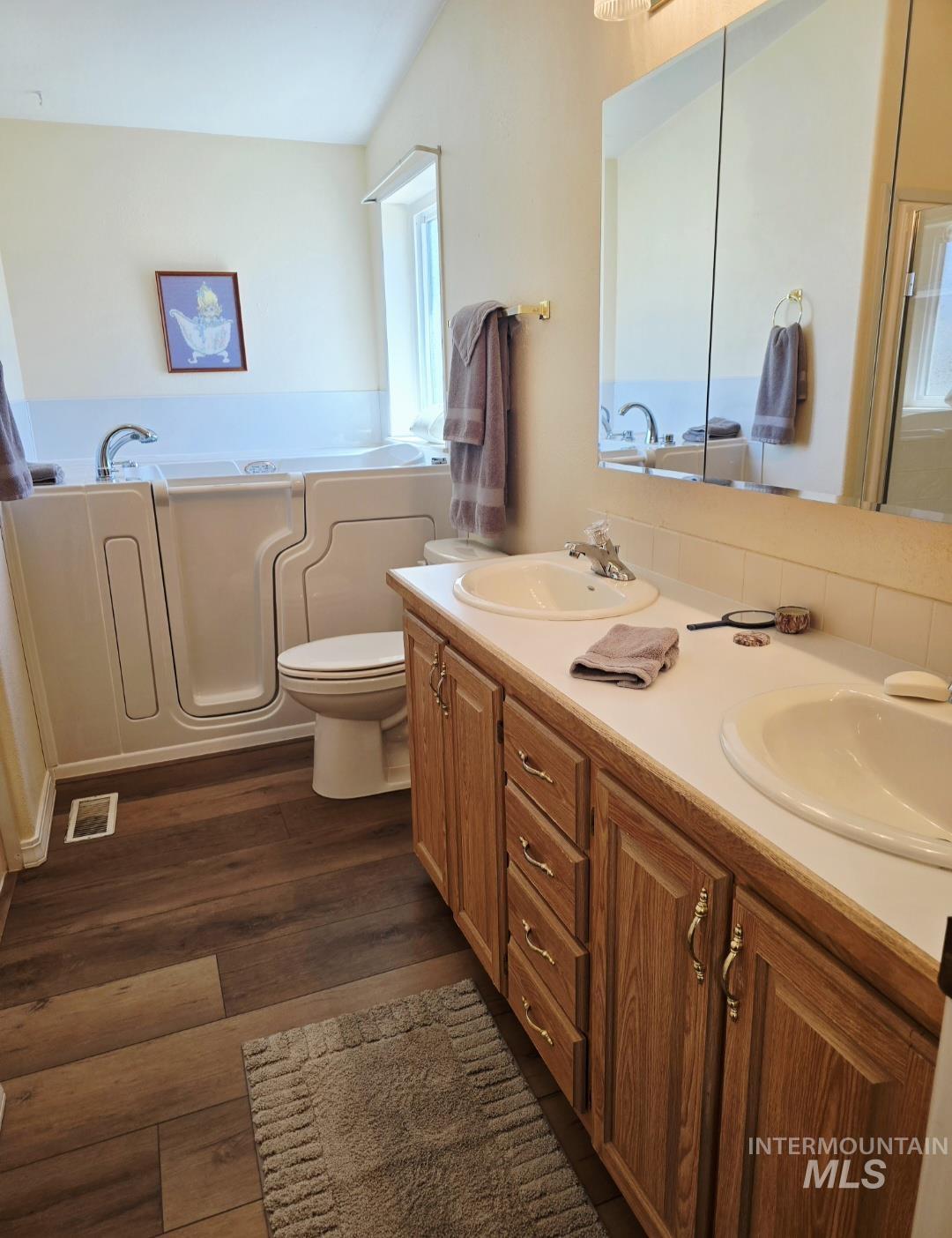 2011 Palace Place, Heyburn, Idaho 83336-000, 3 Bedrooms, 2 Bathrooms, Residential For Sale, Price $289,000,MLS 98986456