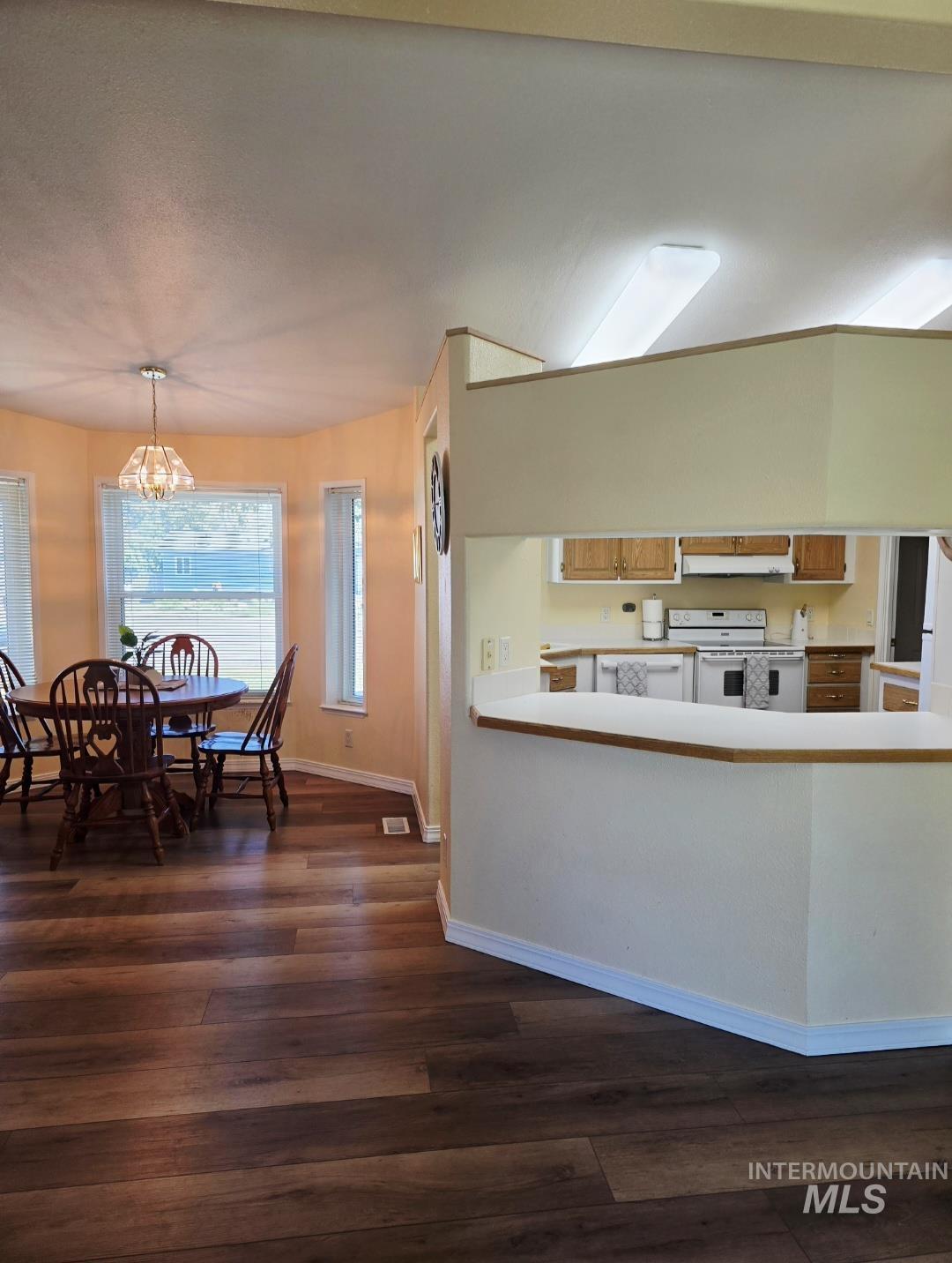 2011 Palace Place, Heyburn, Idaho 83336-000, 3 Bedrooms, 2 Bathrooms, Residential For Sale, Price $289,000,MLS 98986456