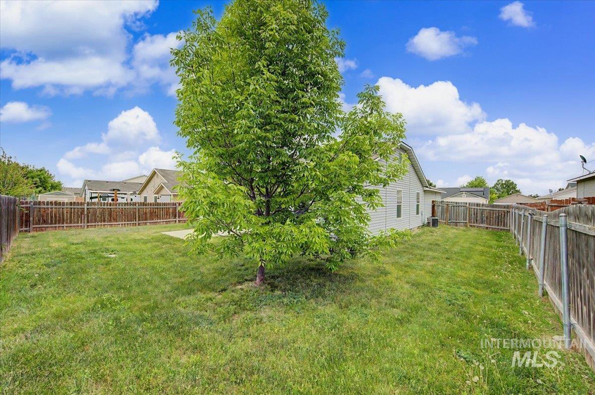 16607 Chino Ave, Caldwell, Idaho 83607, 3 Bedrooms, 2 Bathrooms, Residential For Sale, Price $340,000,MLS 98986459