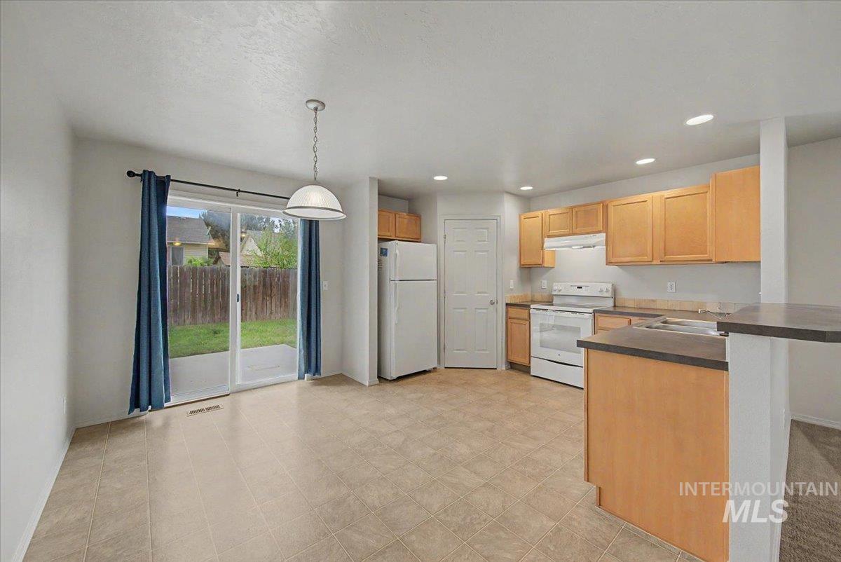 16607 Chino Ave, Caldwell, Idaho 83607, 3 Bedrooms, 2 Bathrooms, Residential For Sale, Price $340,000,MLS 98986459