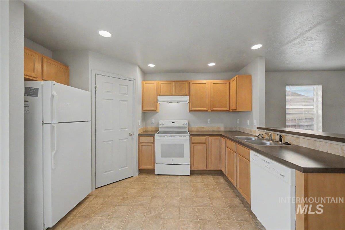 16607 Chino Ave, Caldwell, Idaho 83607, 3 Bedrooms, 2 Bathrooms, Residential For Sale, Price $340,000,MLS 98986459