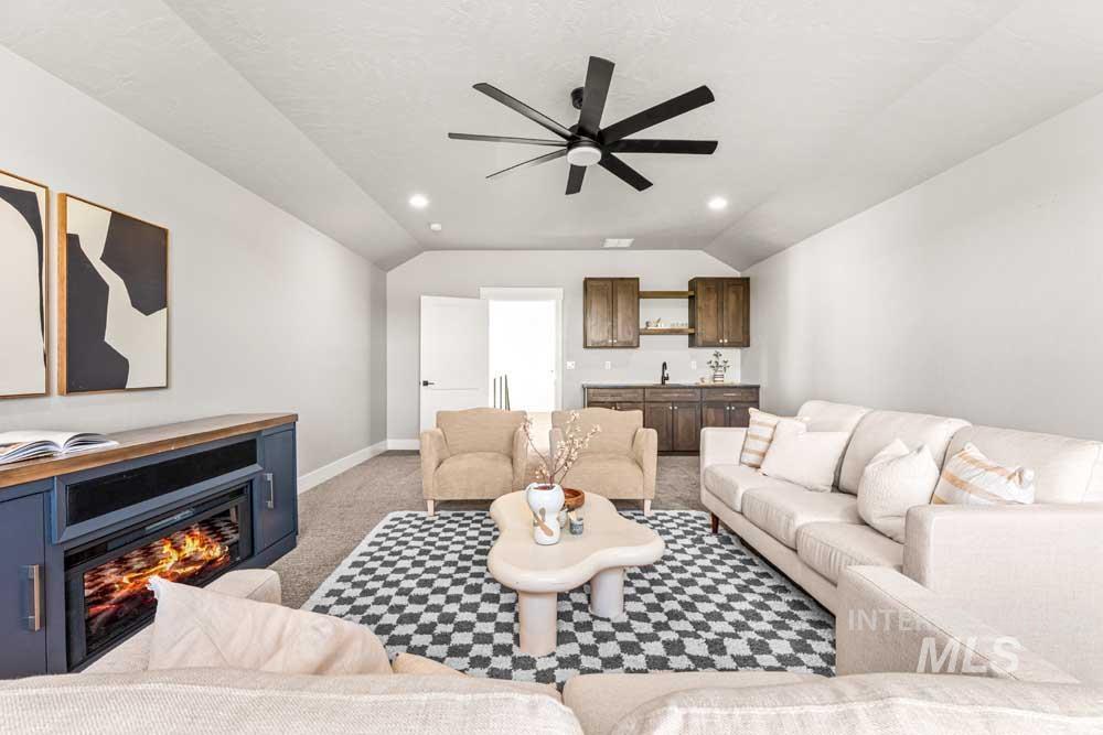8201 W Corinthia St, Eagle, Idaho 83616, 4 Bedrooms, 3.5 Bathrooms, Residential For Sale, Price $949,900, 98986464