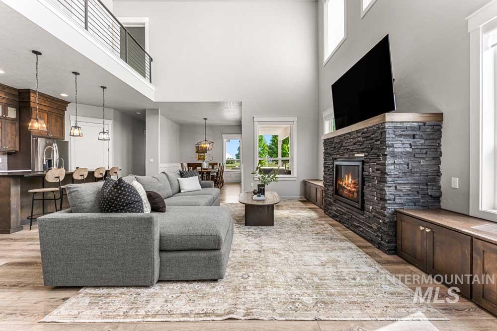 8201 W Corinthia St, Eagle, Idaho 83616, 4 Bedrooms, 3.5 Bathrooms, Residential For Sale, Price $949,900, 98986464