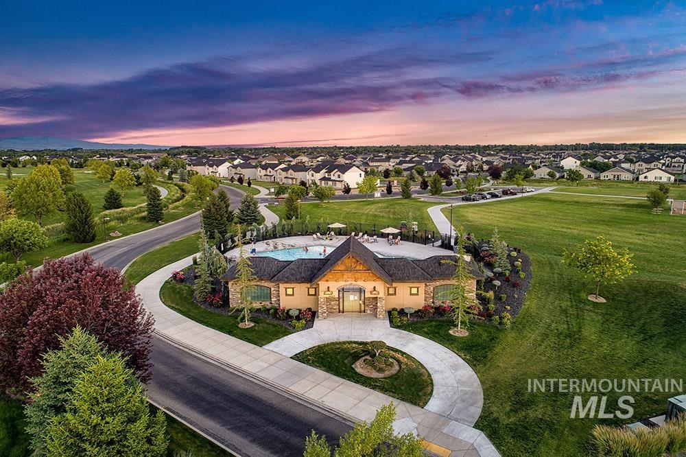 8201 W Corinthia St, Eagle, Idaho 83616, 4 Bedrooms, 3.5 Bathrooms, Residential For Sale, Price $949,900, 98986464