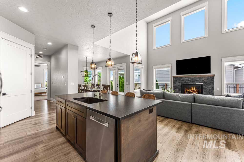 8201 W Corinthia St, Eagle, Idaho 83616, 4 Bedrooms, 3.5 Bathrooms, Residential For Sale, Price $949,900, 98986464
