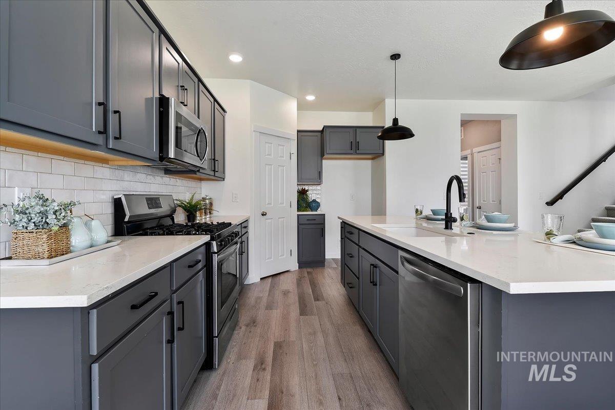 6915 W Grand Rapids Dr, Meridian, Idaho 83646, 4 Bedrooms, 2.5 Bathrooms, Residential For Sale, Price $489,990,MLS 98986467