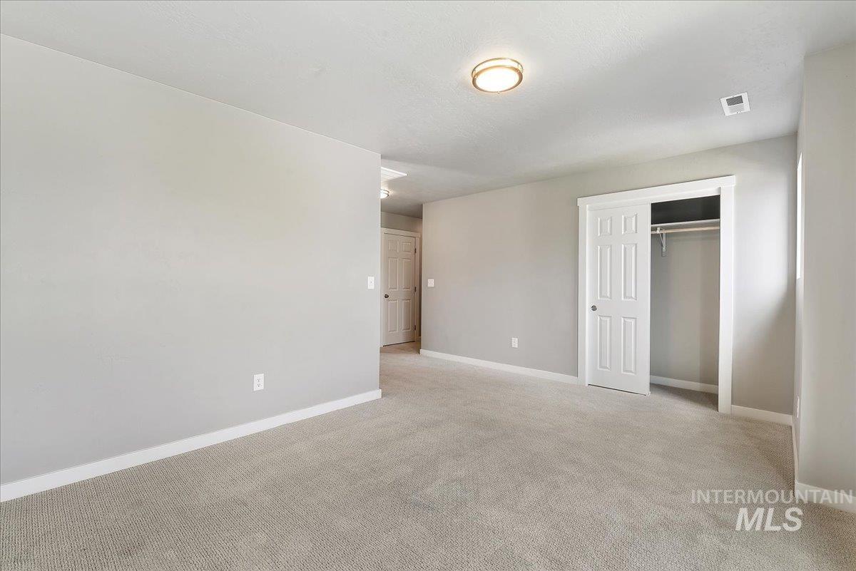 6915 W Grand Rapids Dr, Meridian, Idaho 83646, 4 Bedrooms, 2.5 Bathrooms, Residential For Sale, Price $489,990,MLS 98986467