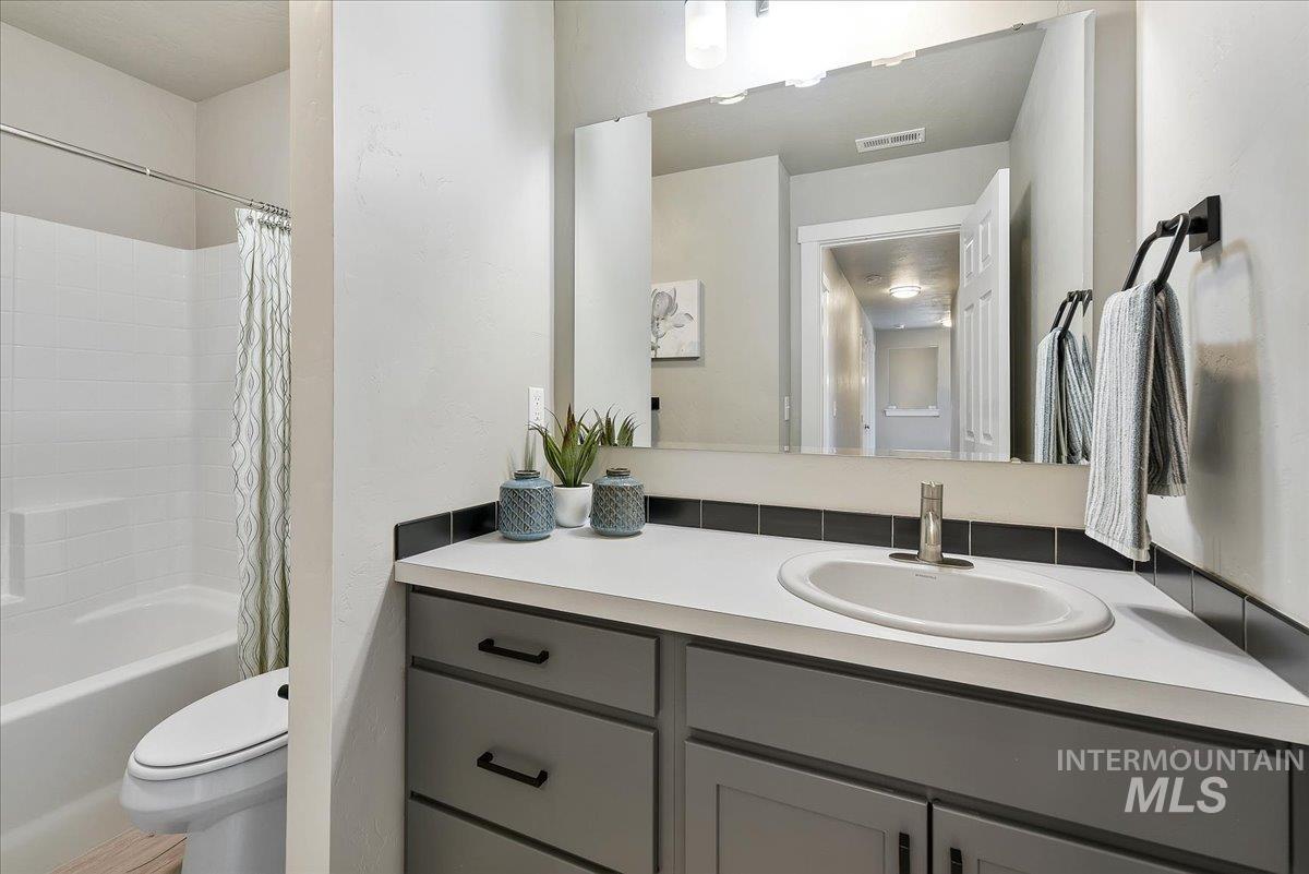 6915 W Grand Rapids Dr, Meridian, Idaho 83646, 4 Bedrooms, 2.5 Bathrooms, Residential For Sale, Price $489,990,MLS 98986467