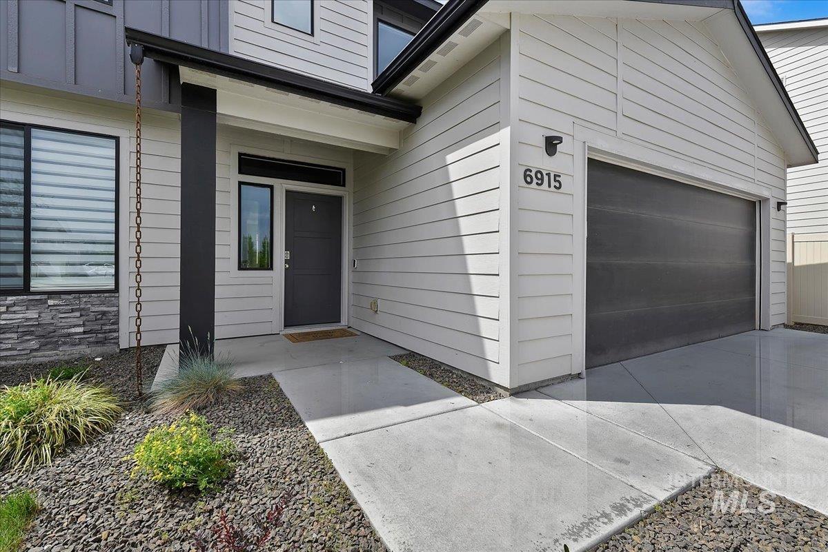 6915 W Grand Rapids Dr, Meridian, Idaho 83646, 4 Bedrooms, 2.5 Bathrooms, Residential For Sale, Price $489,990,MLS 98986467