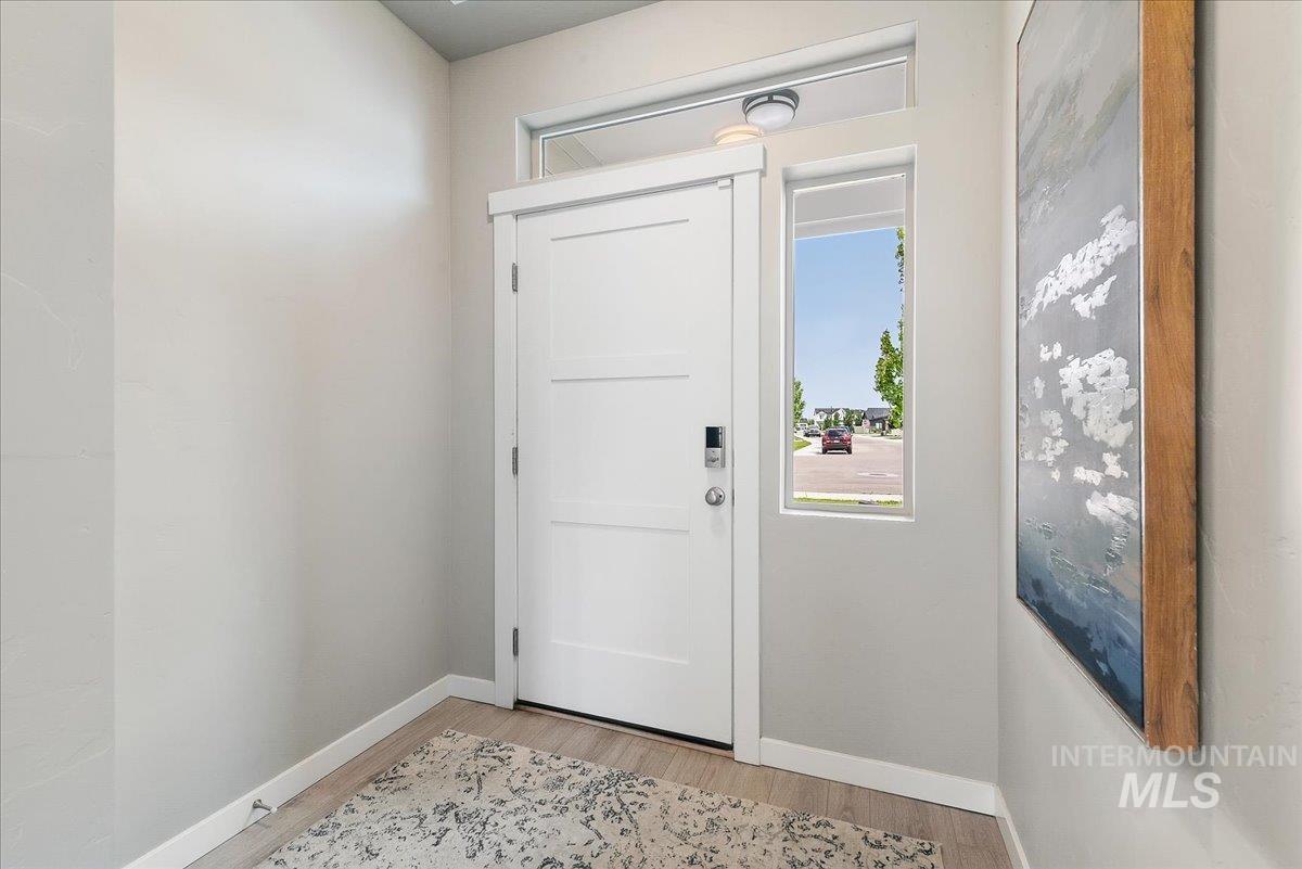 6915 W Grand Rapids Dr, Meridian, Idaho 83646, 4 Bedrooms, 2.5 Bathrooms, Residential For Sale, Price $489,990,MLS 98986467